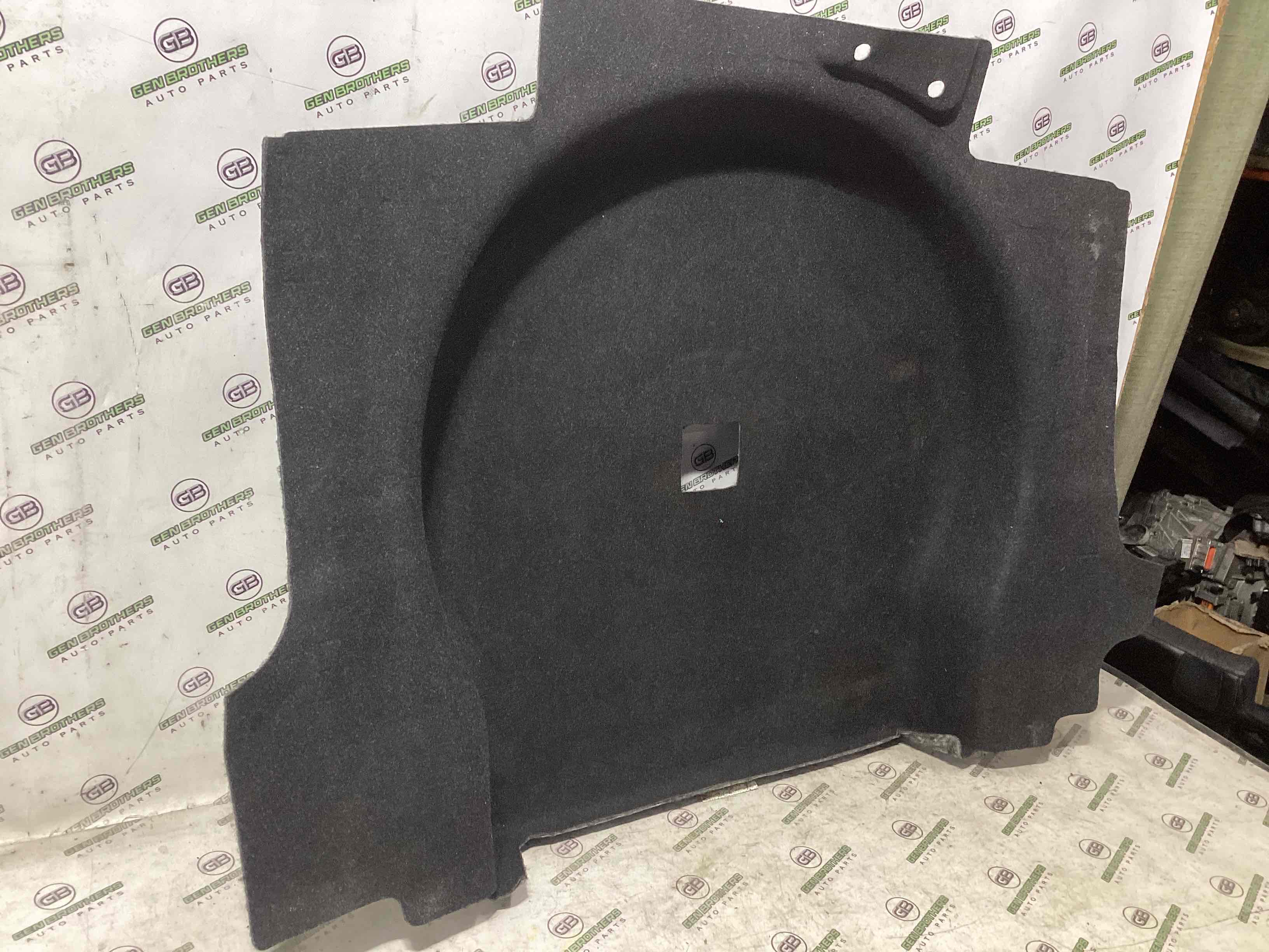 Підлогове покриття багажника, полиця багажника