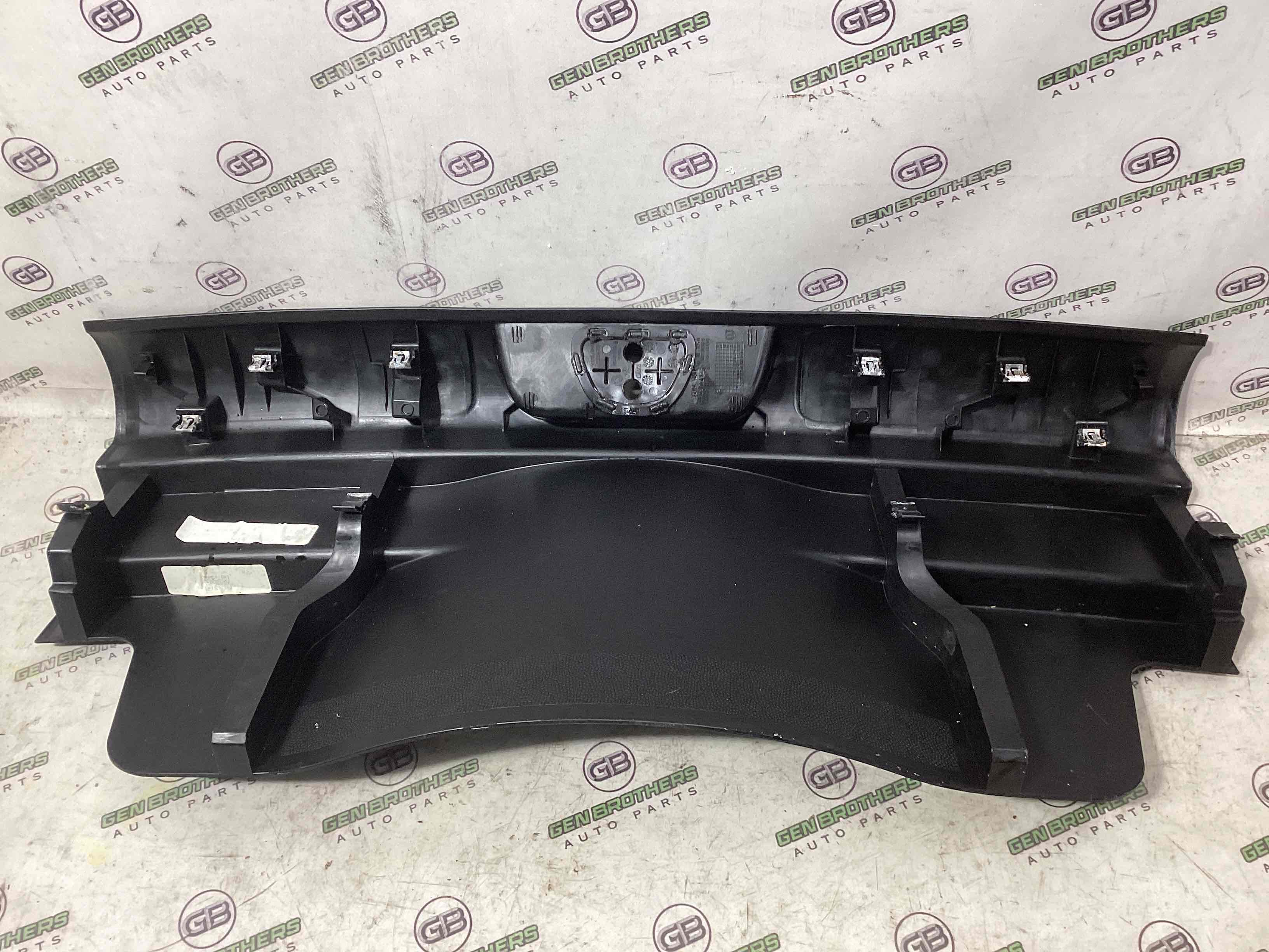 Елементи оздоблення багажника