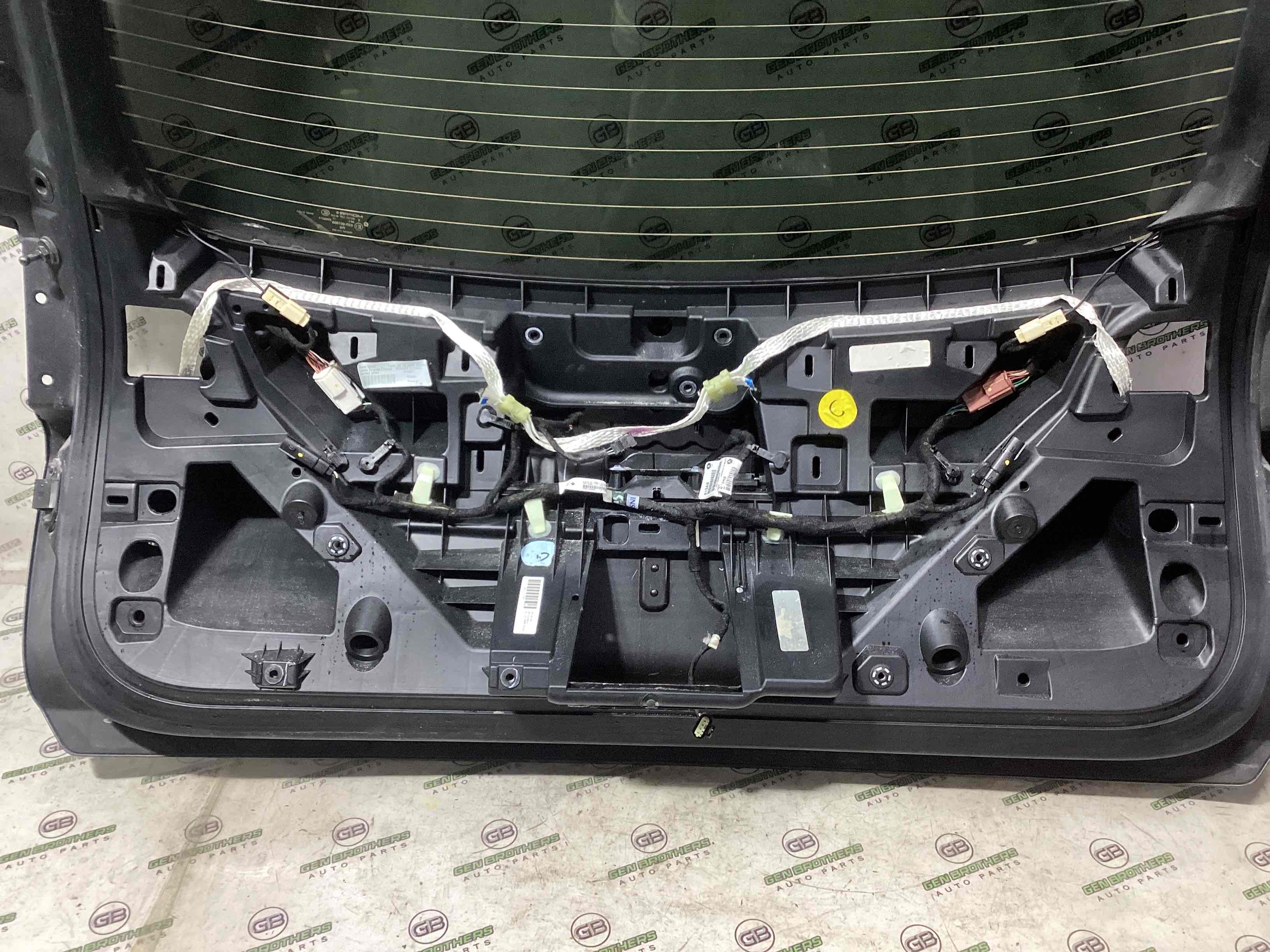 Кришка багажника, двері багажника