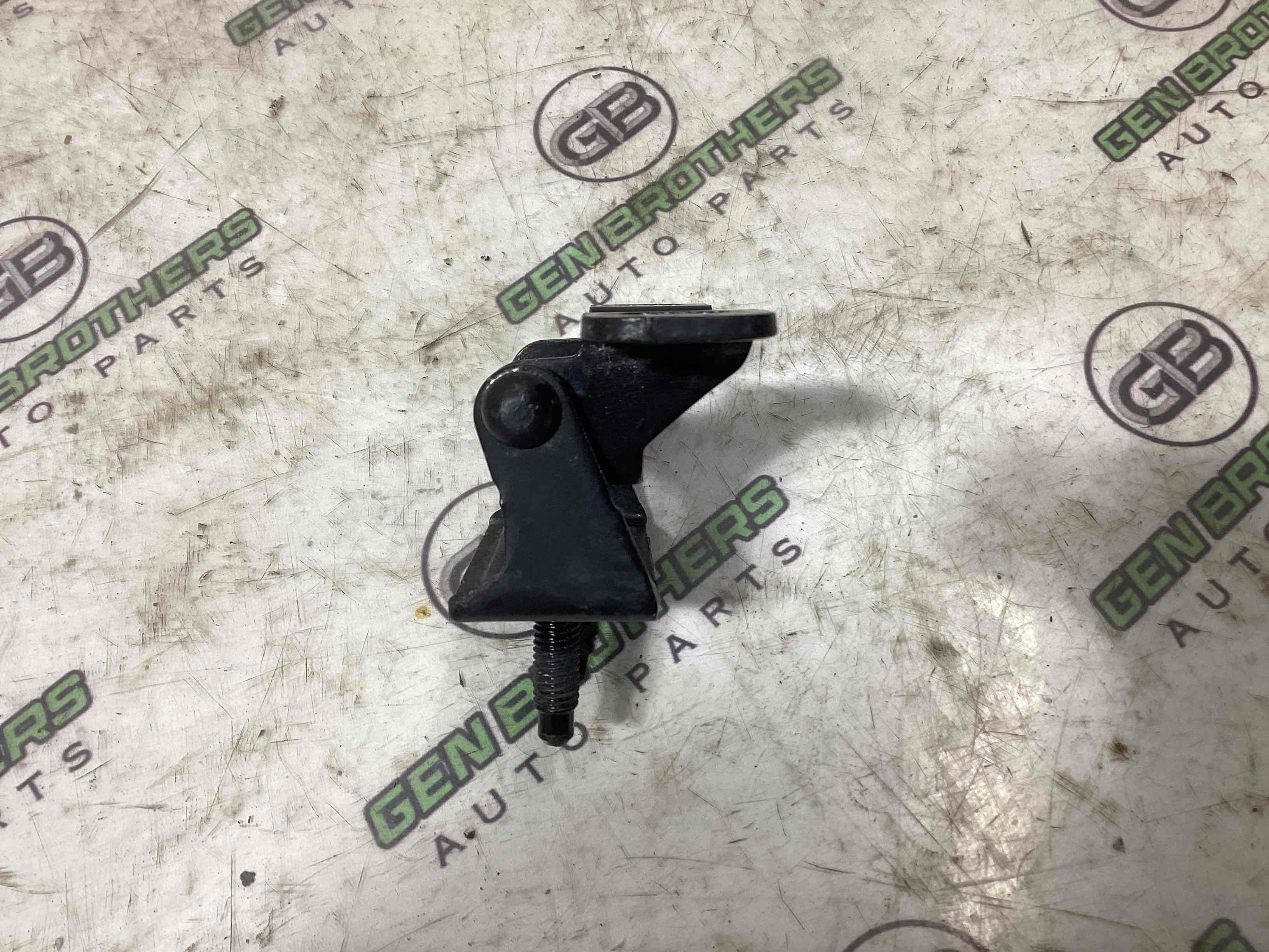 Петля кришки багажника, двері багажника