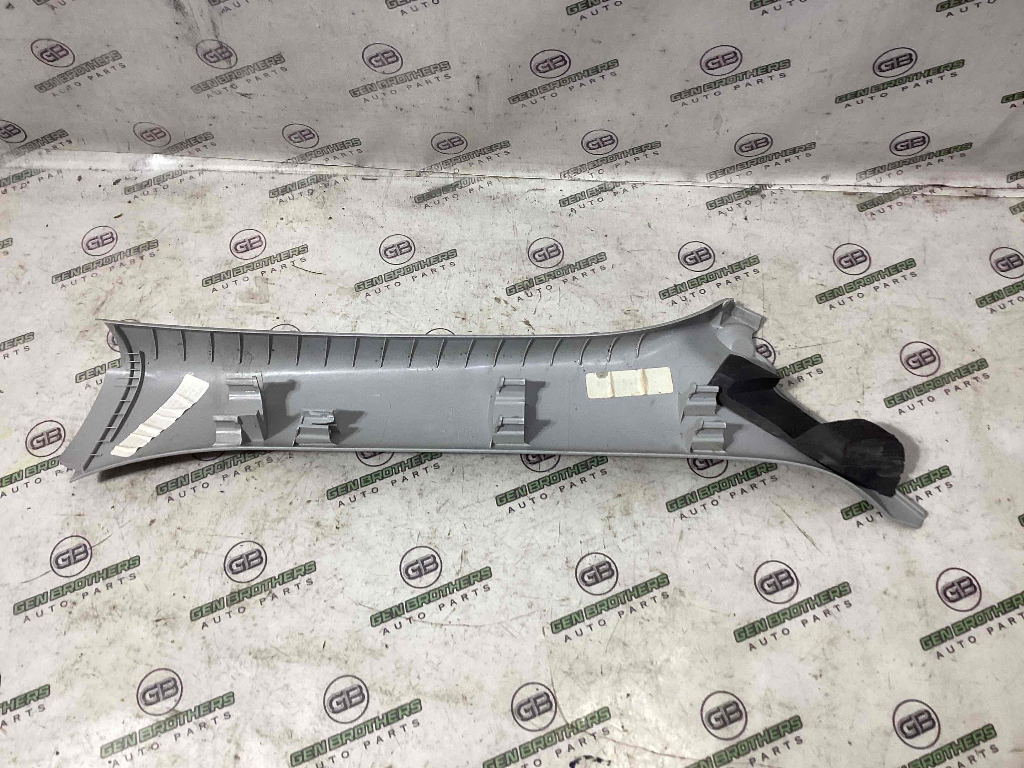 Обшивка передньої стійки ліва