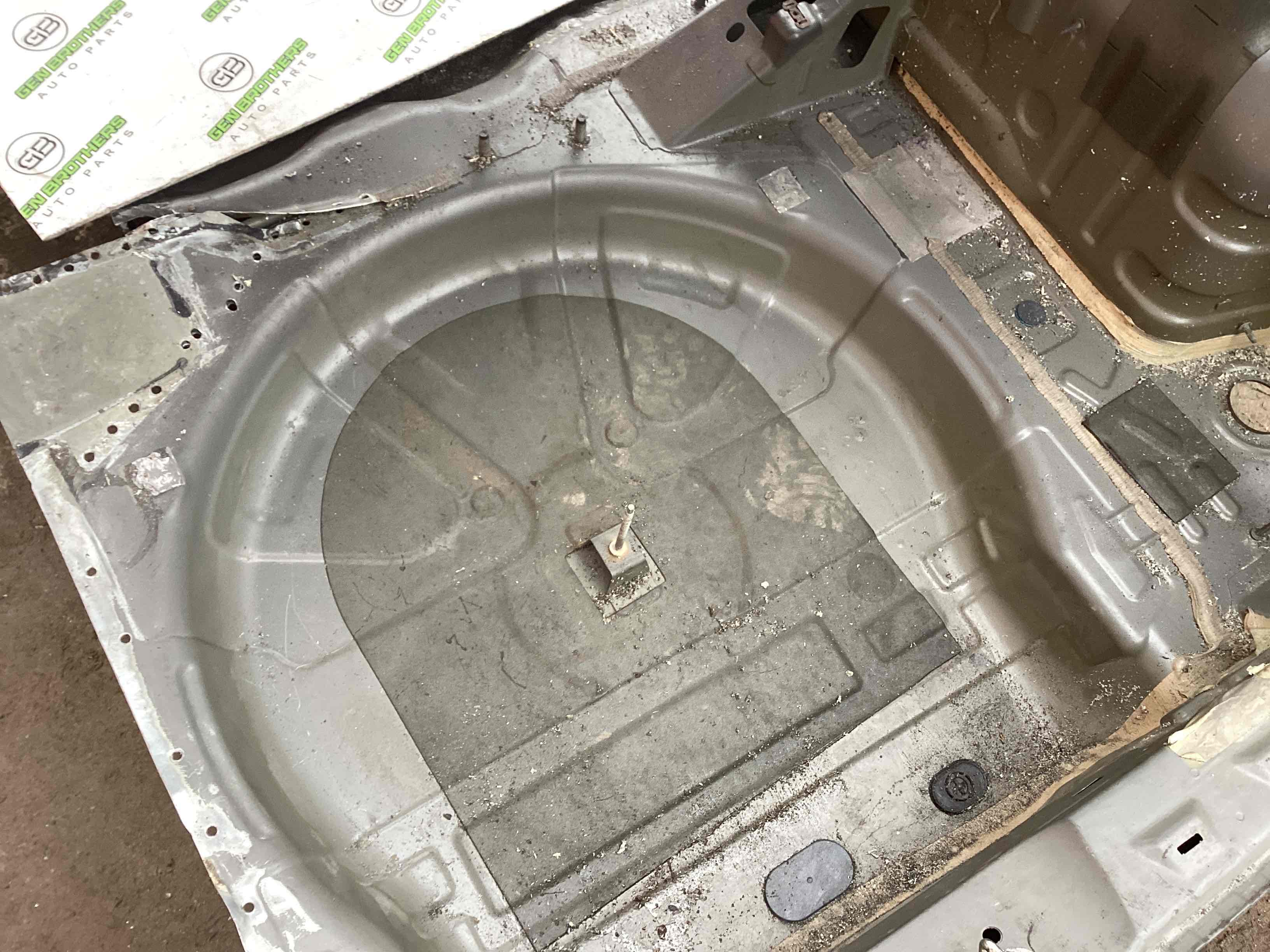 Корито багажника