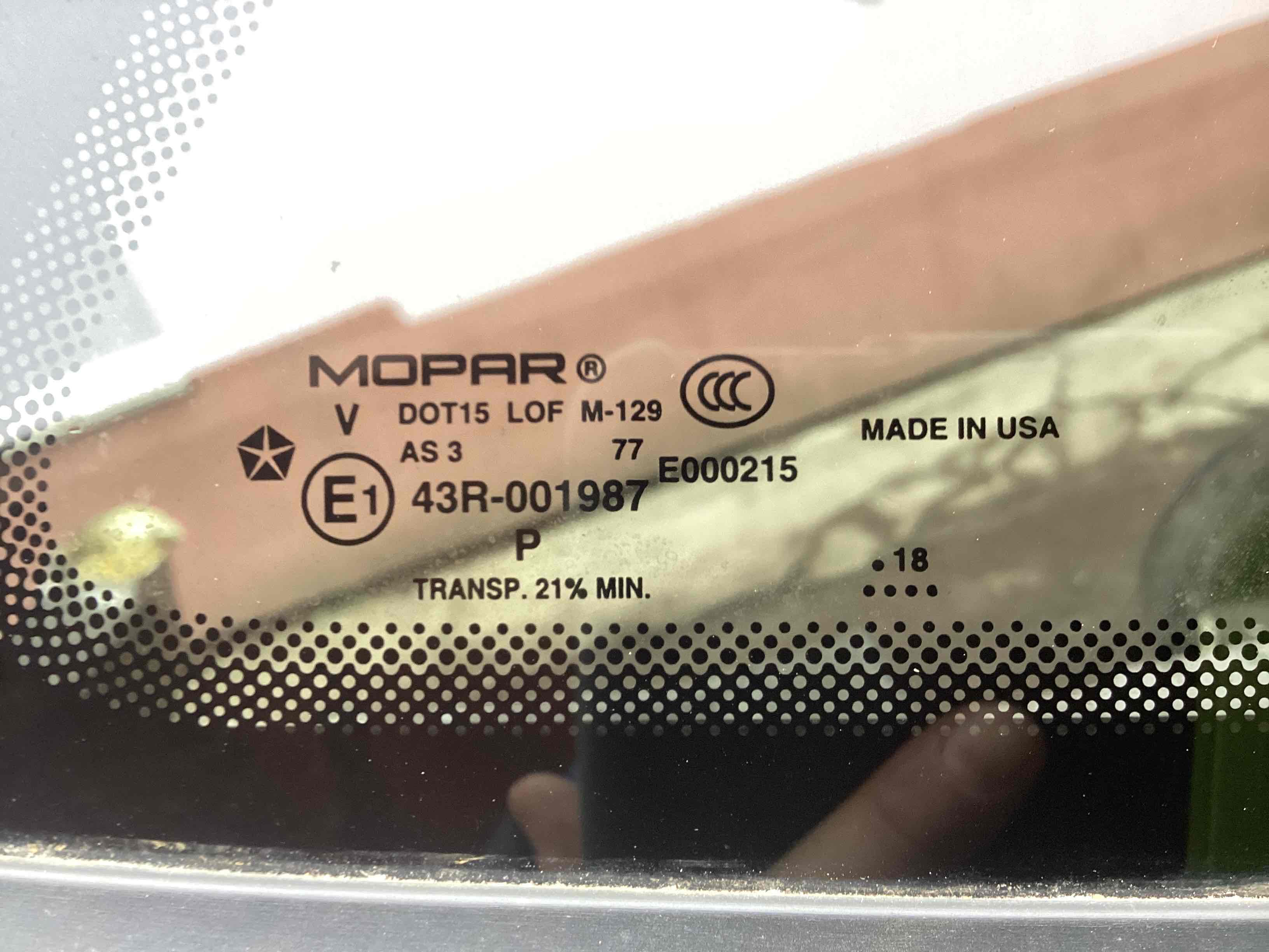 Скло кузовне бічне праве