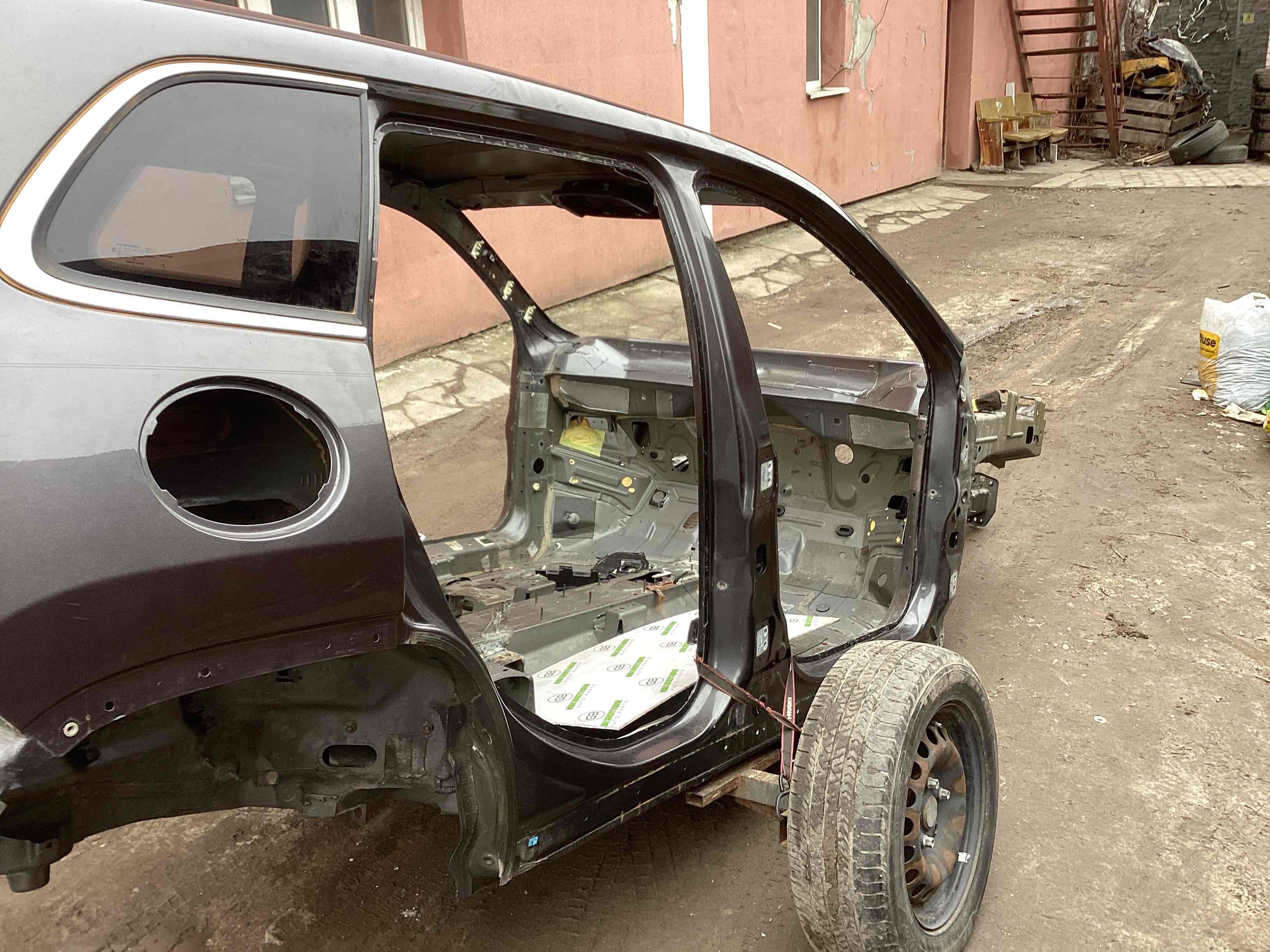 Стійки кузова та пороги