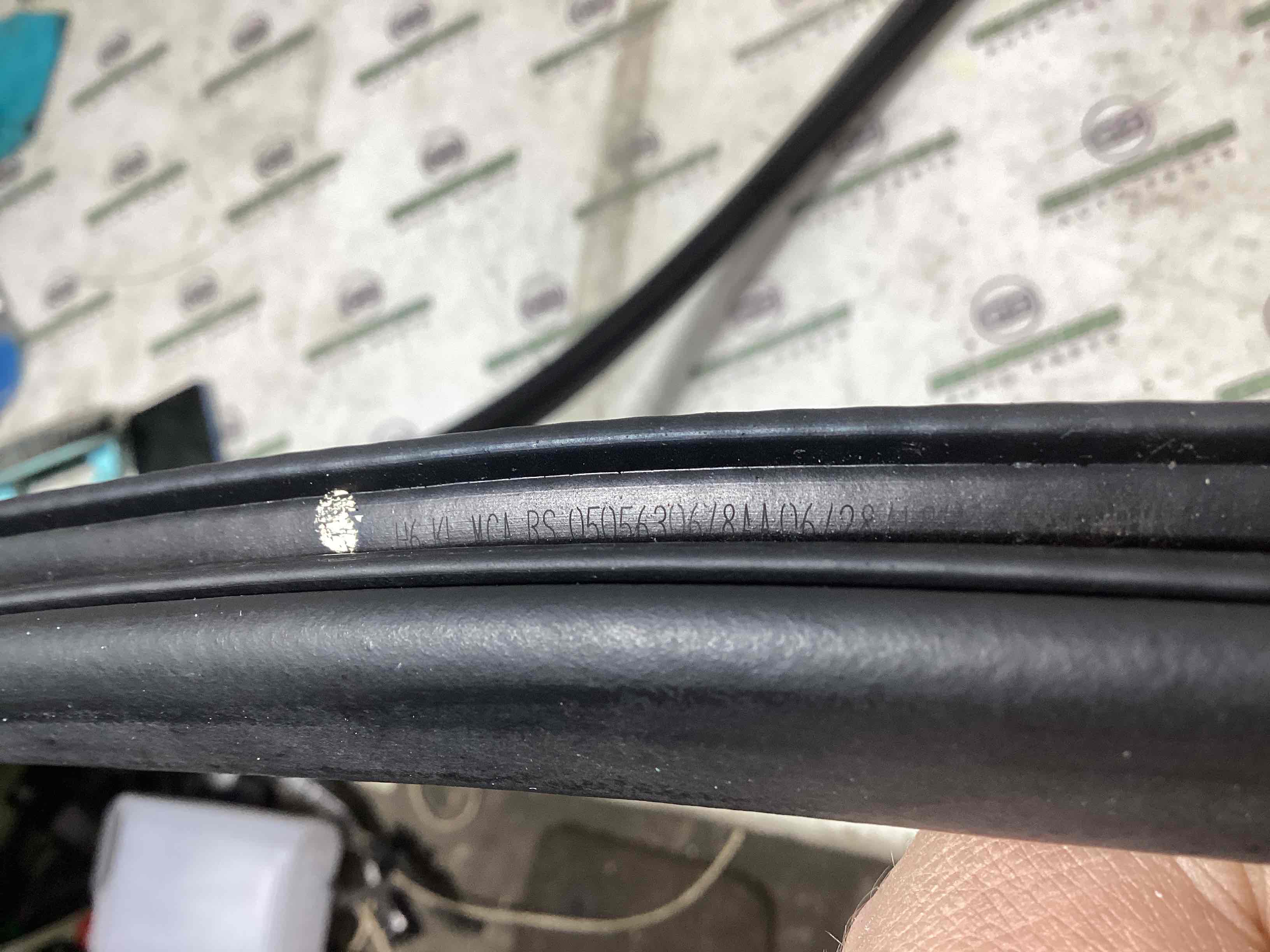 Ущільнювач скла, двері