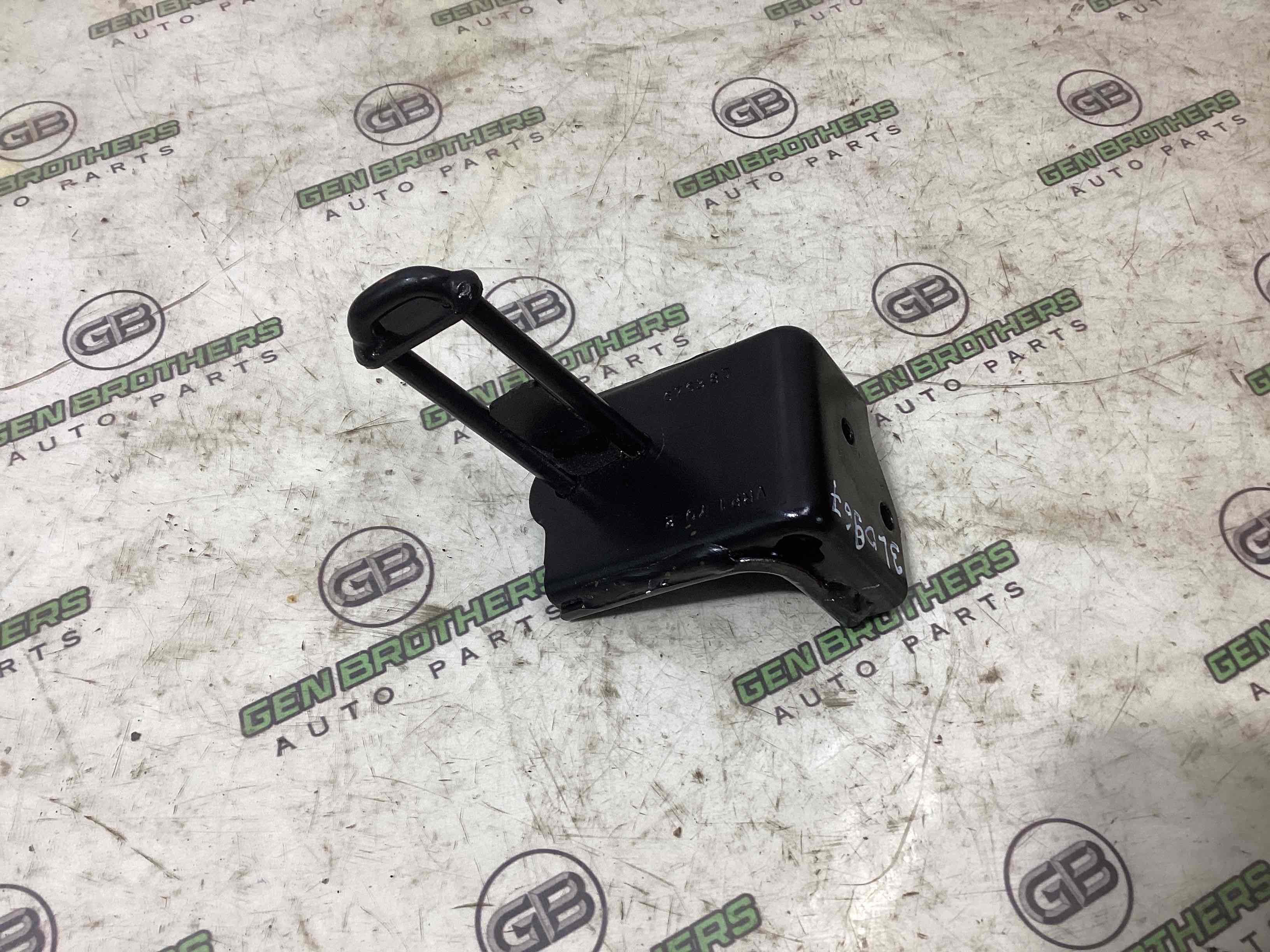 Кріплення, кронштейн