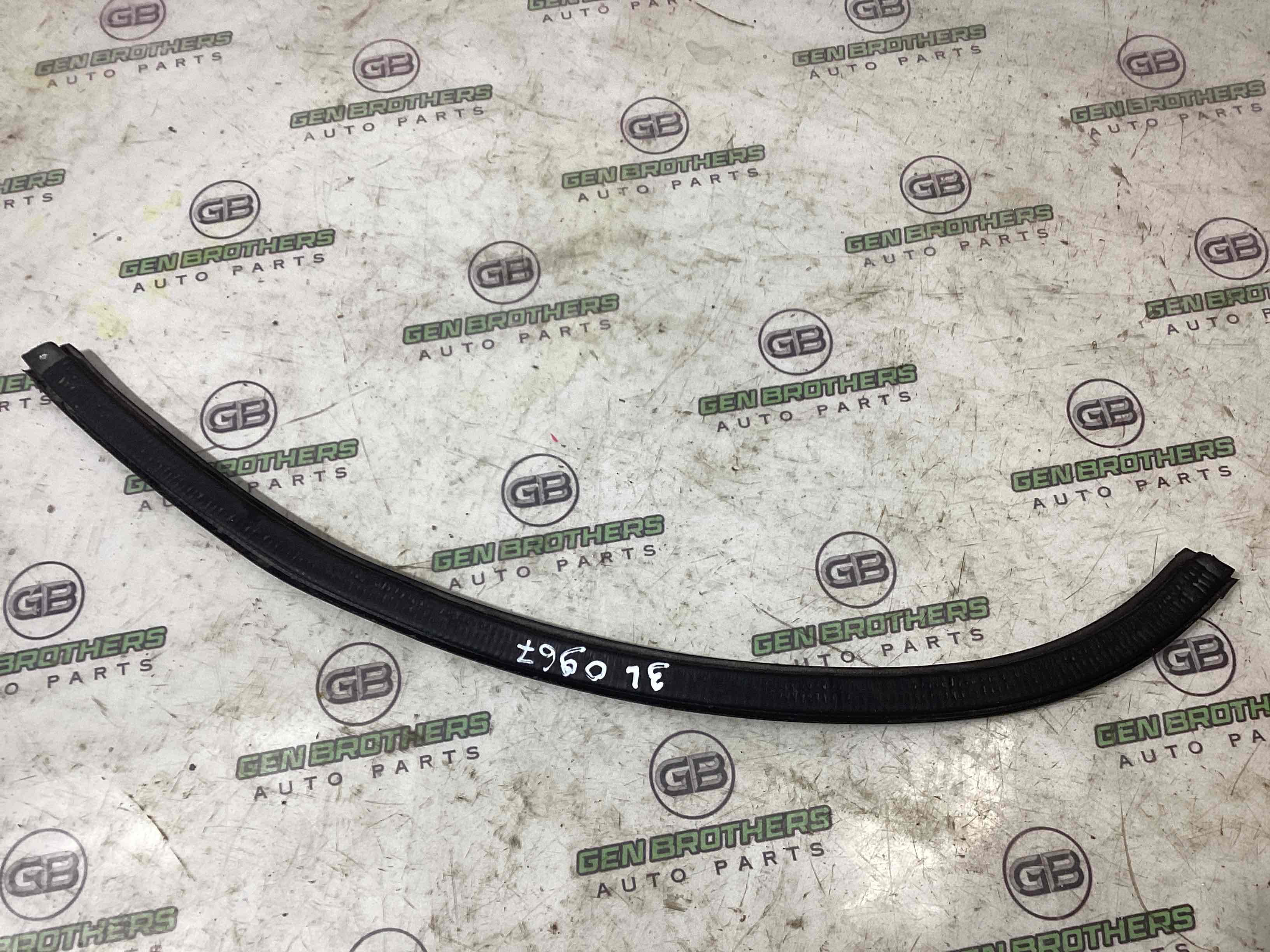 Ущільнювач скла, двері