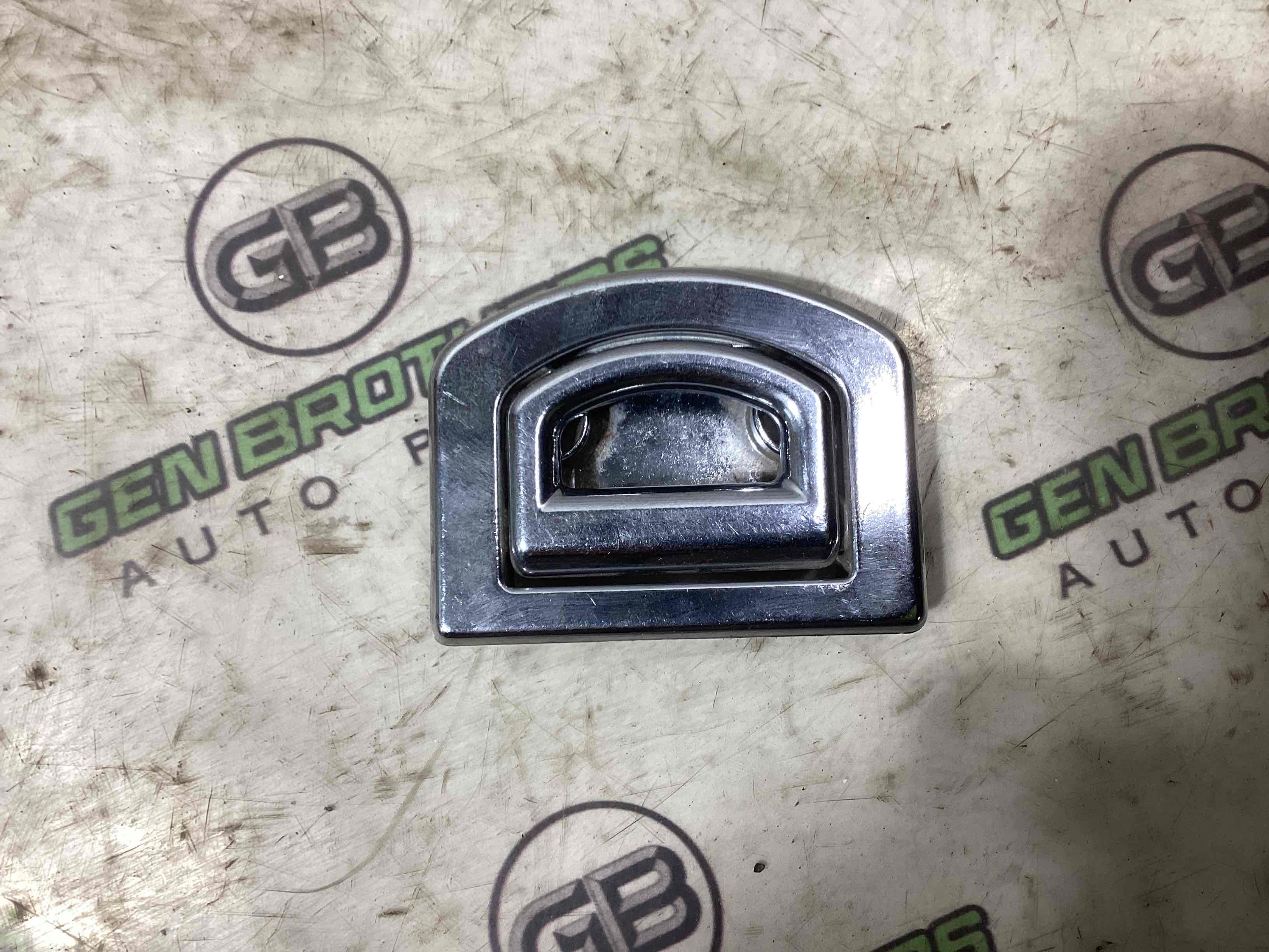 Елементи оздоблення багажника