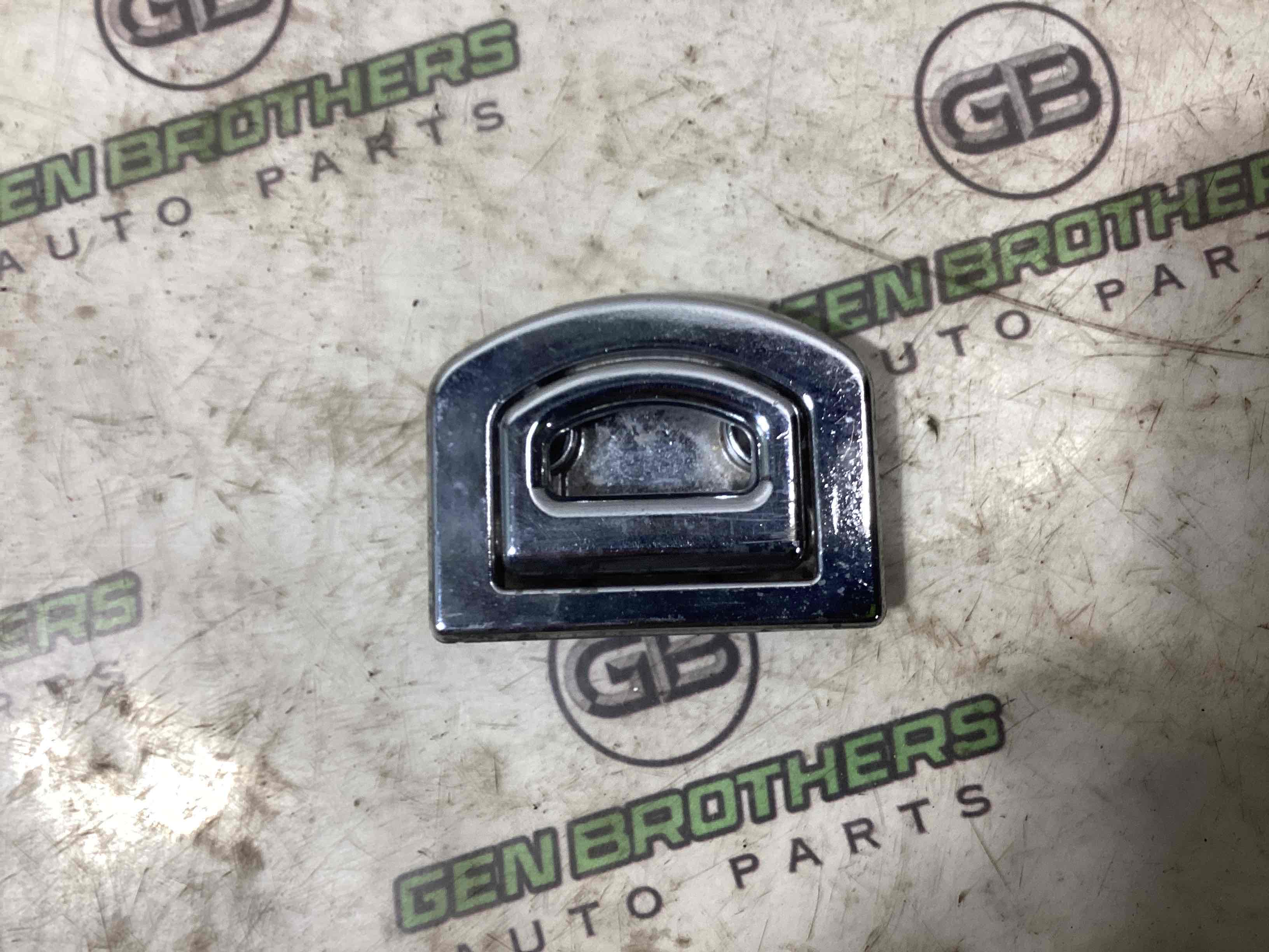 Елементи оздоблення багажника