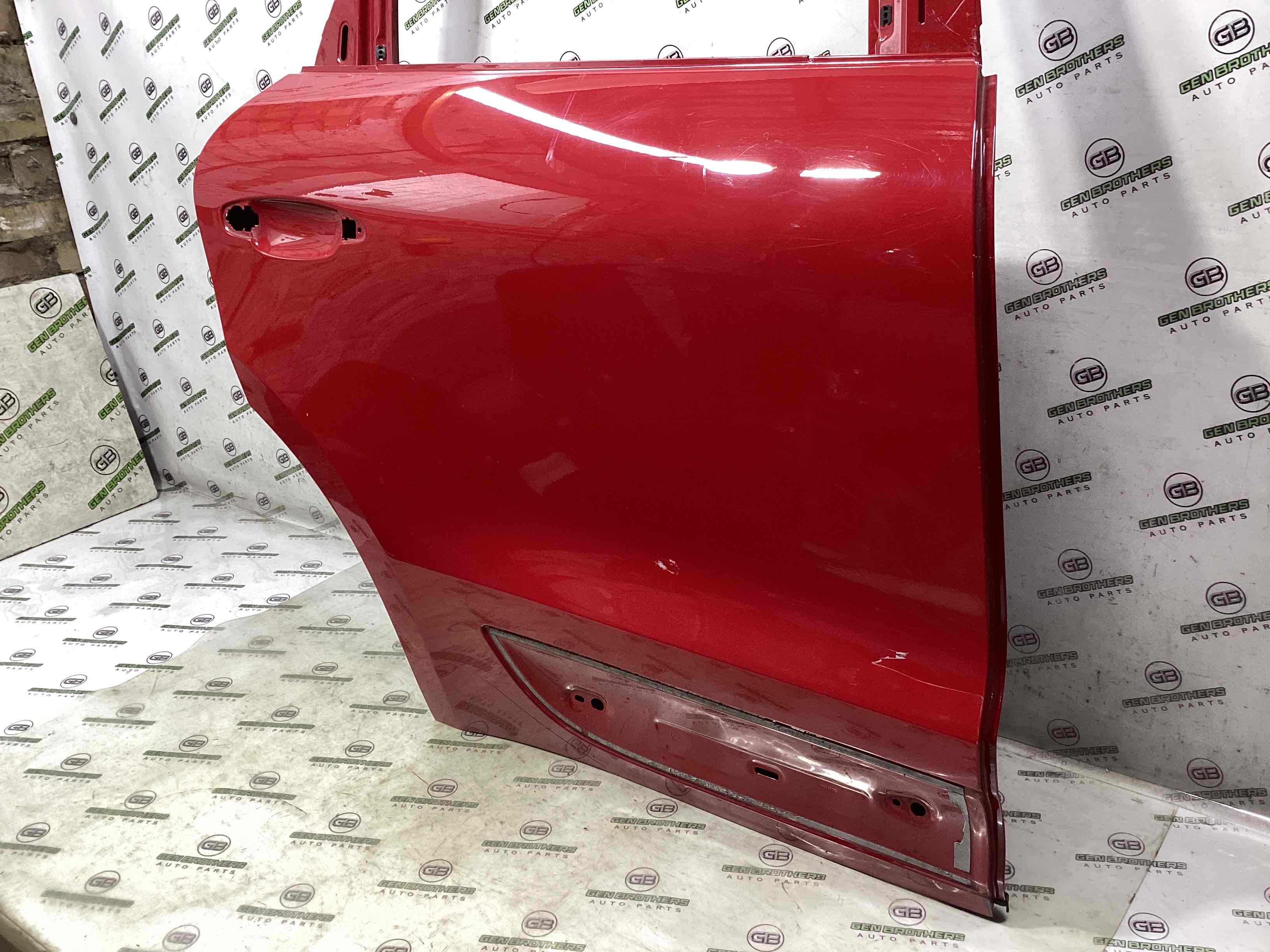 Двері задні права