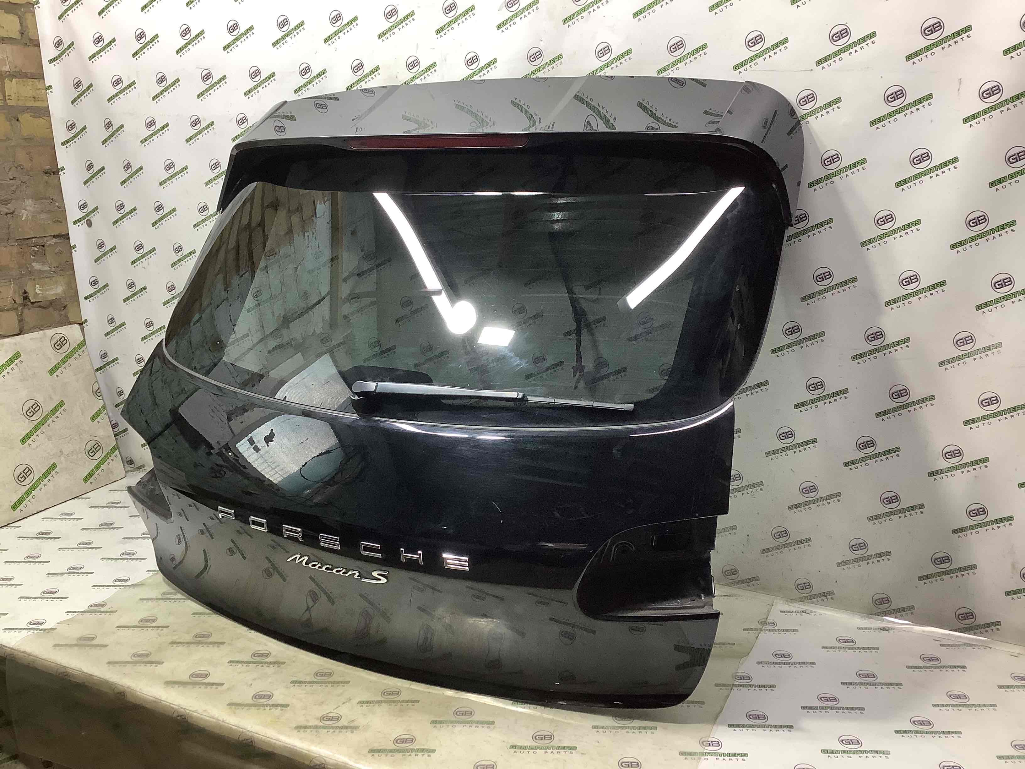 Кришка багажника, двері багажника