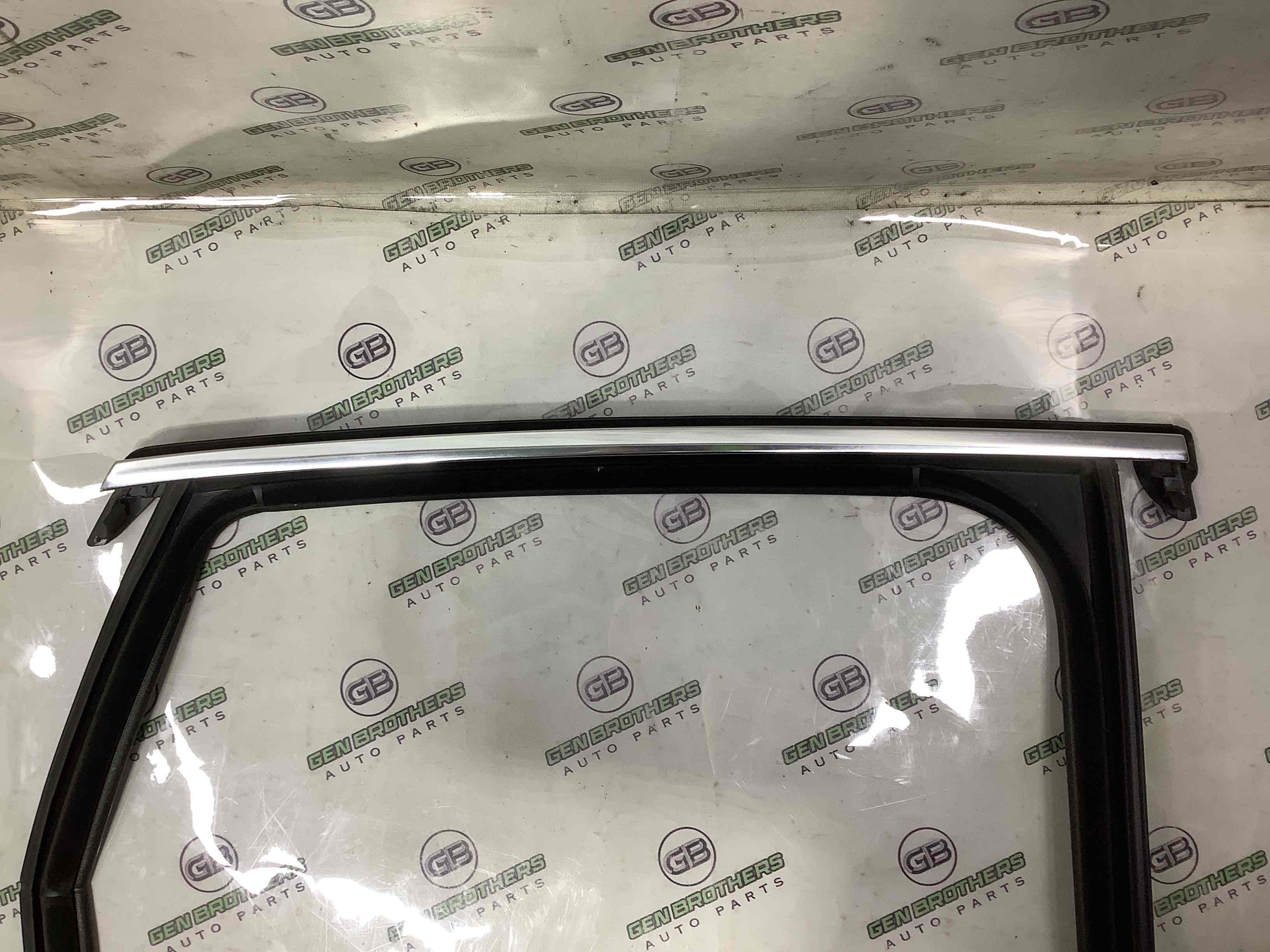 Ущільнювач скла, двері