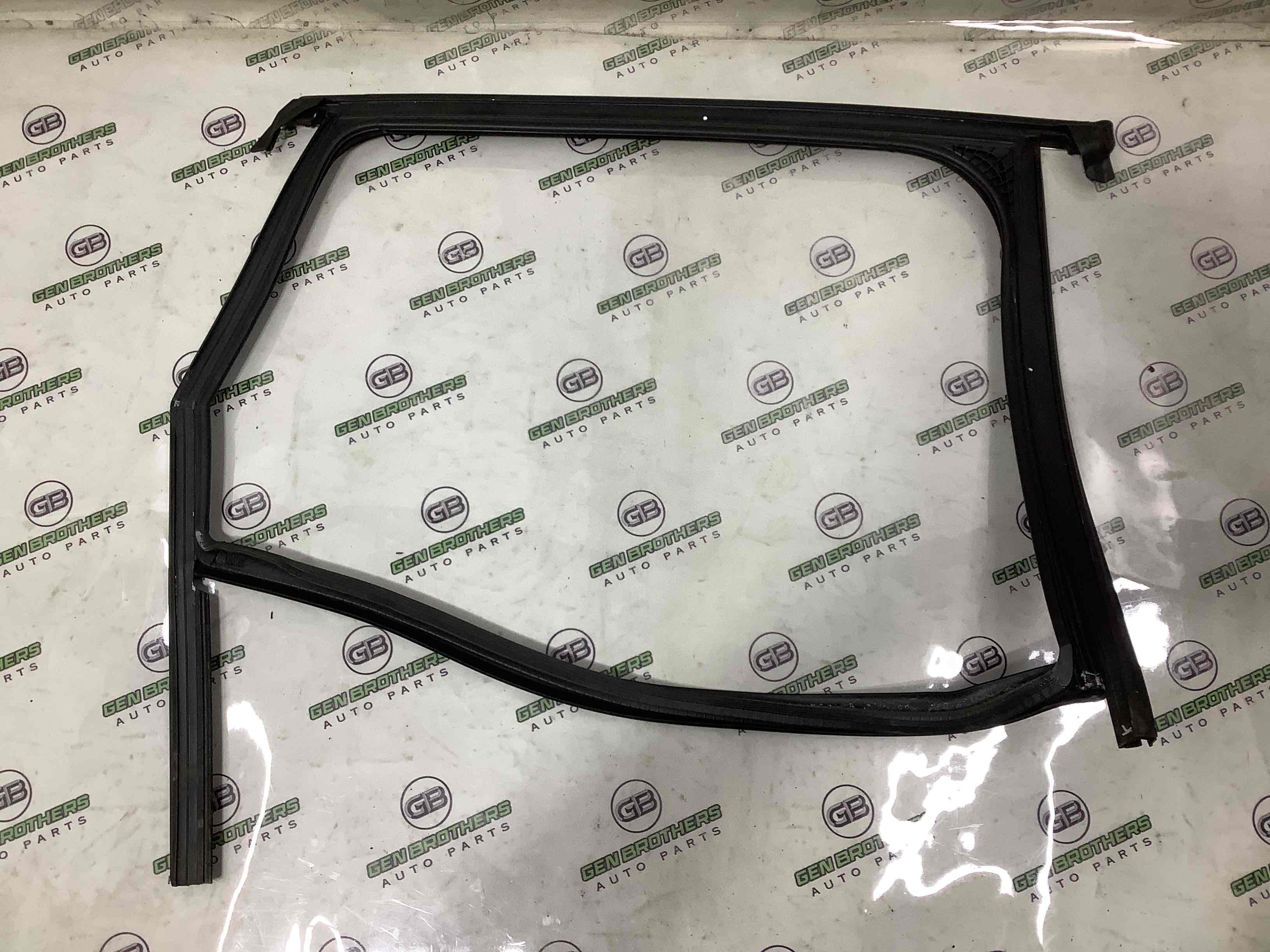 Ущільнювач скла, двері