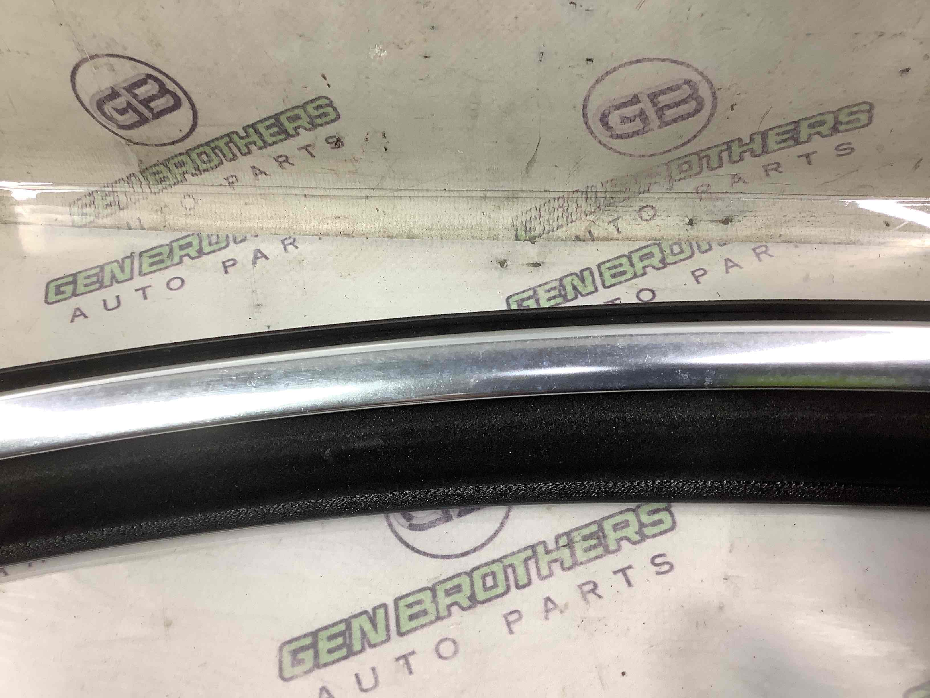 Ущільнювач скла, двері