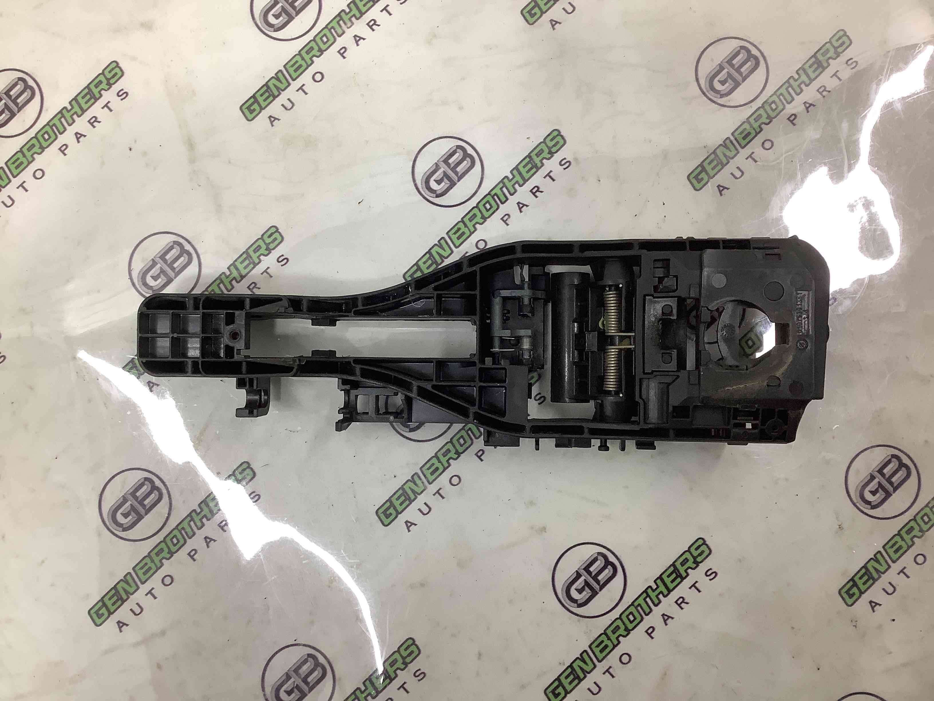 Кронштейн ручки дверей