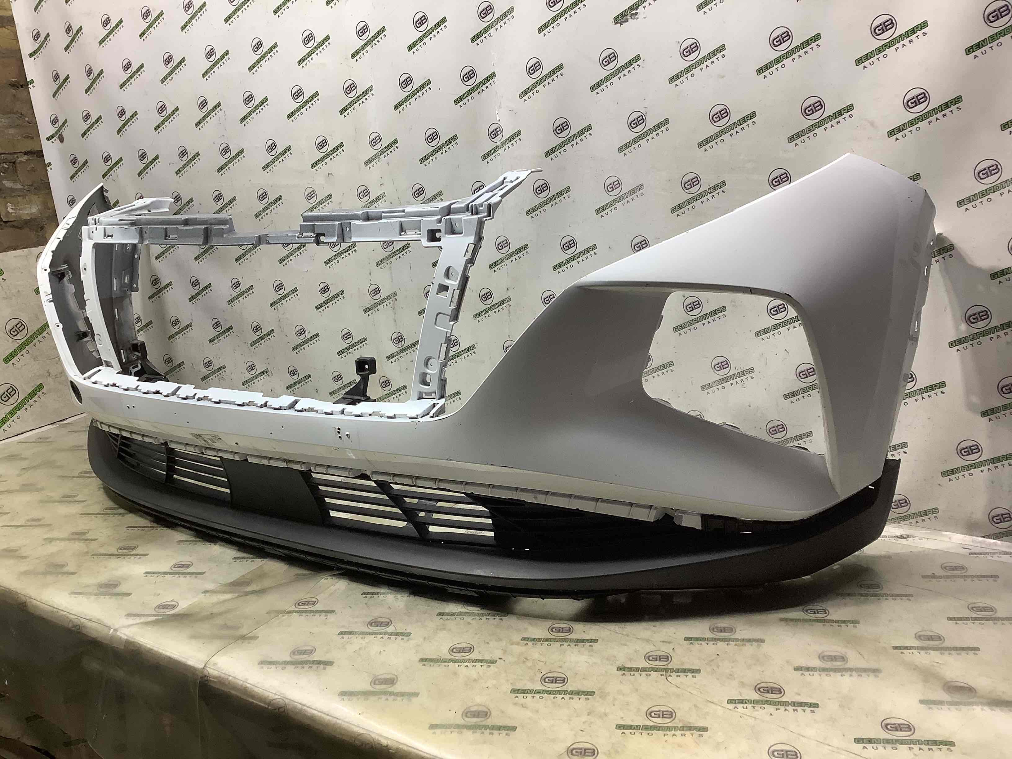 Бампер передній