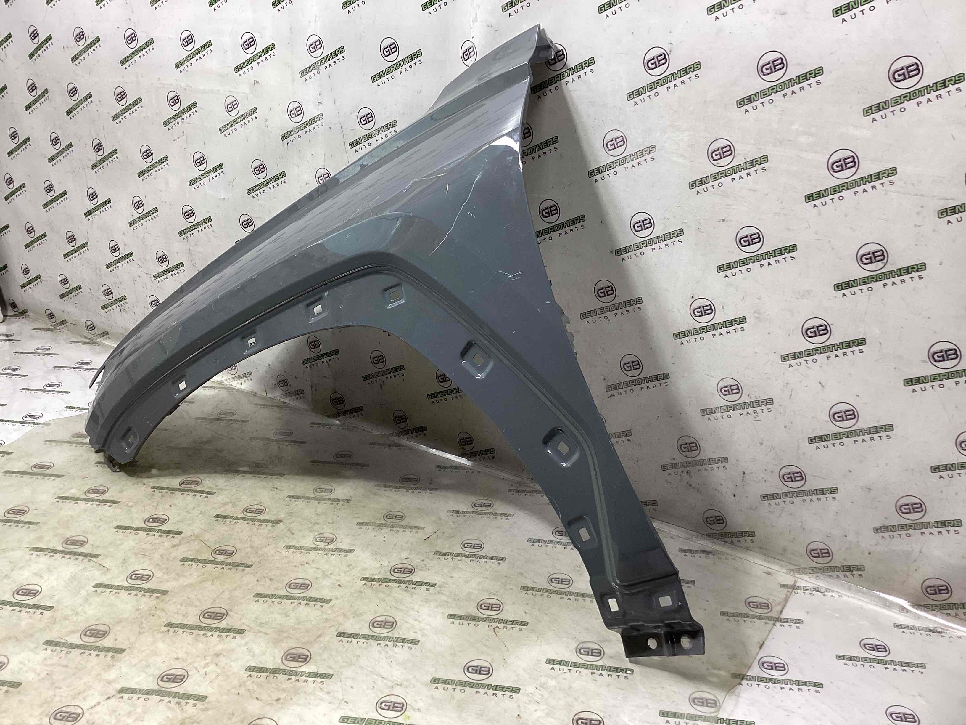 Крило переднє ліве