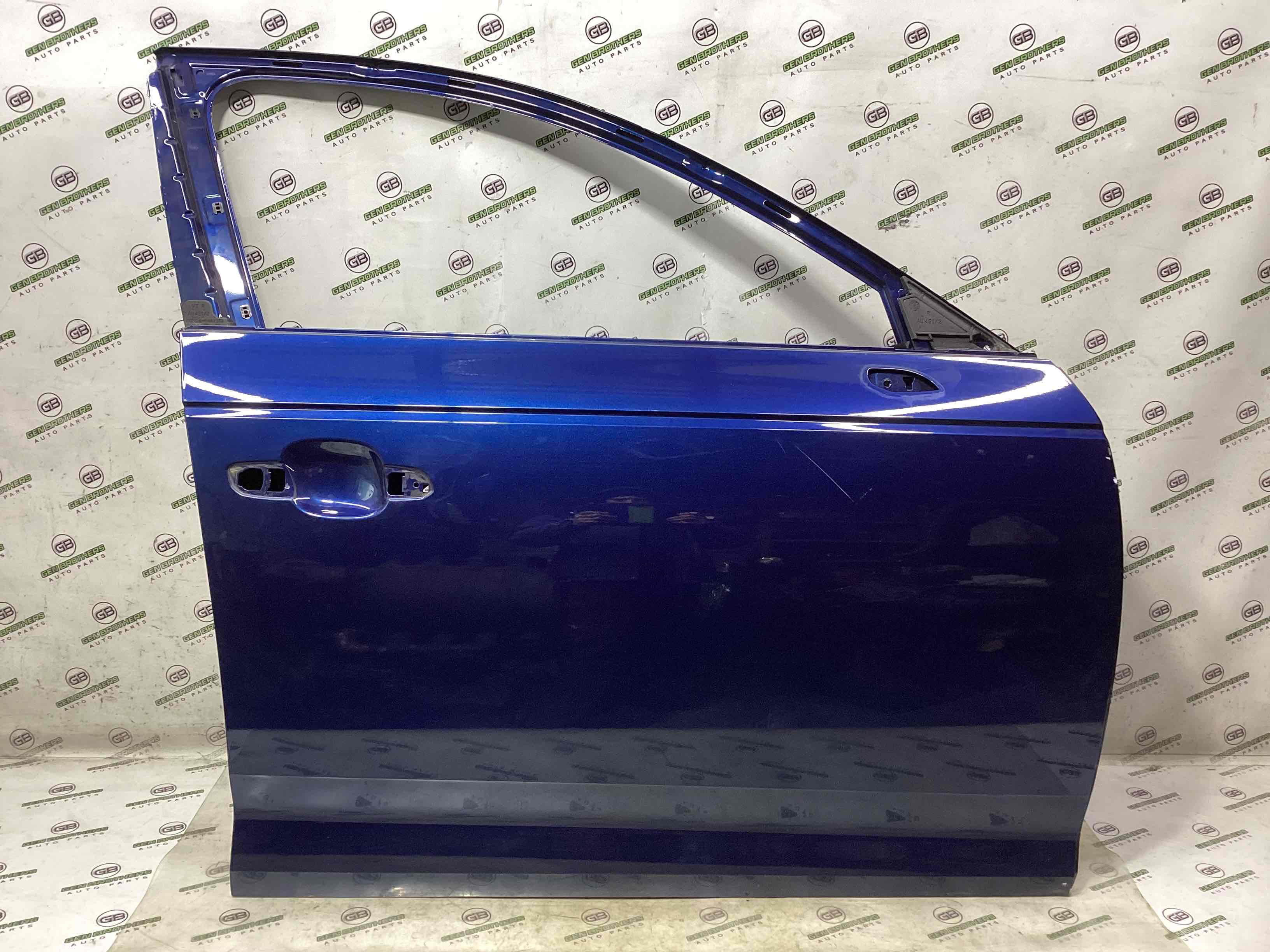 Двері передні права