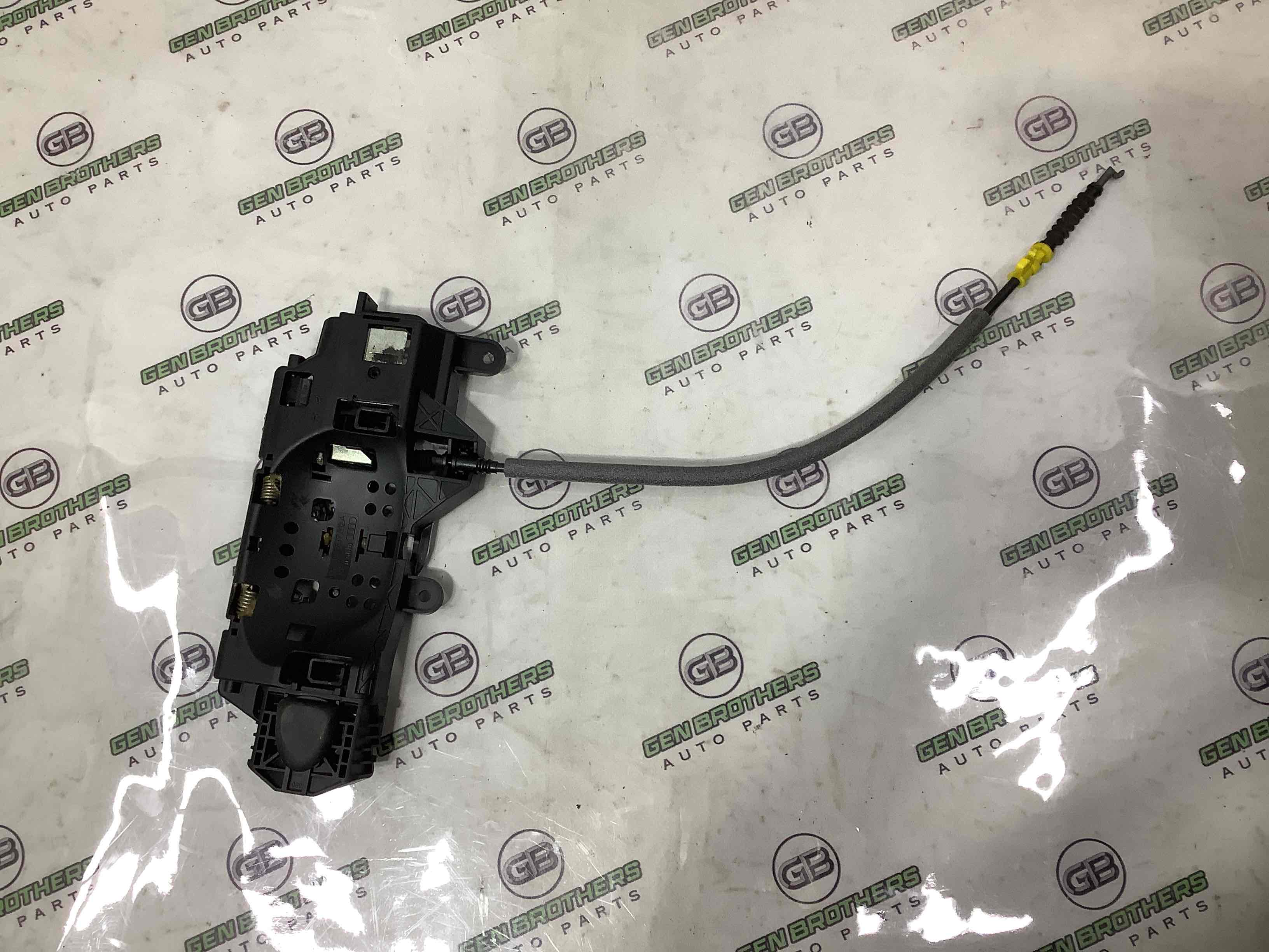 Кронштейн ручки дверей