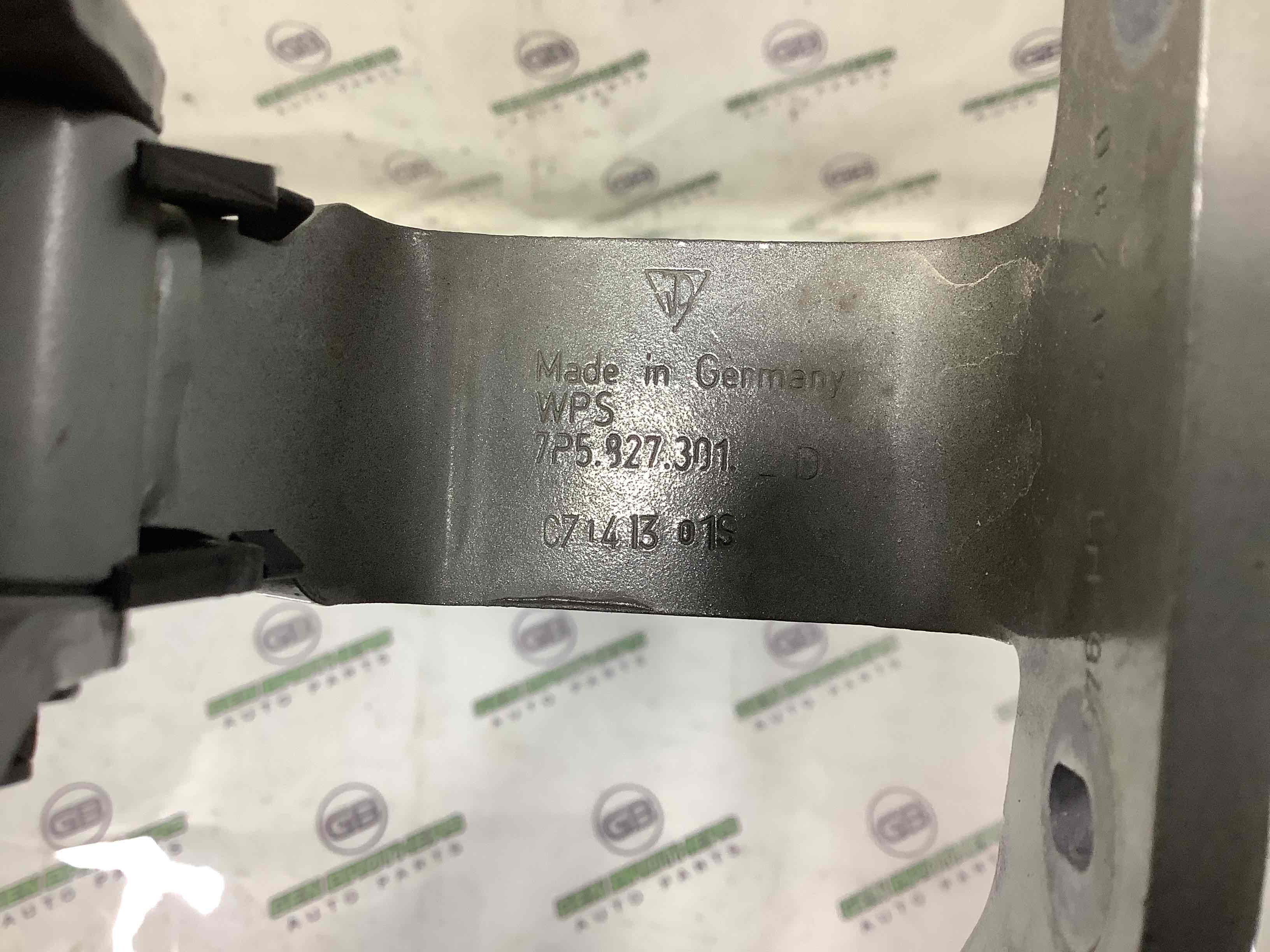 Петля кришки багажника, двері багажника