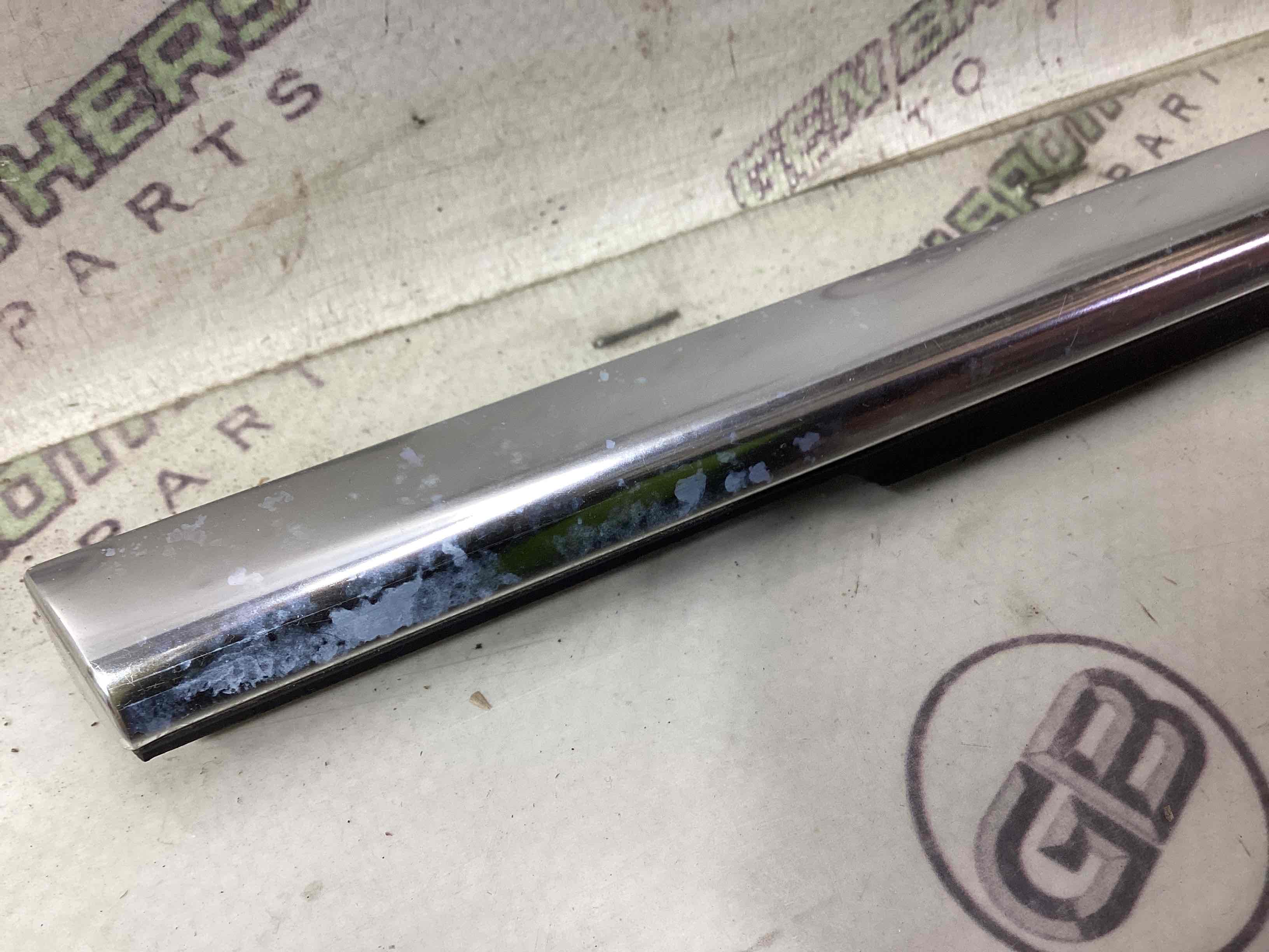 Молдинг двери задней правой