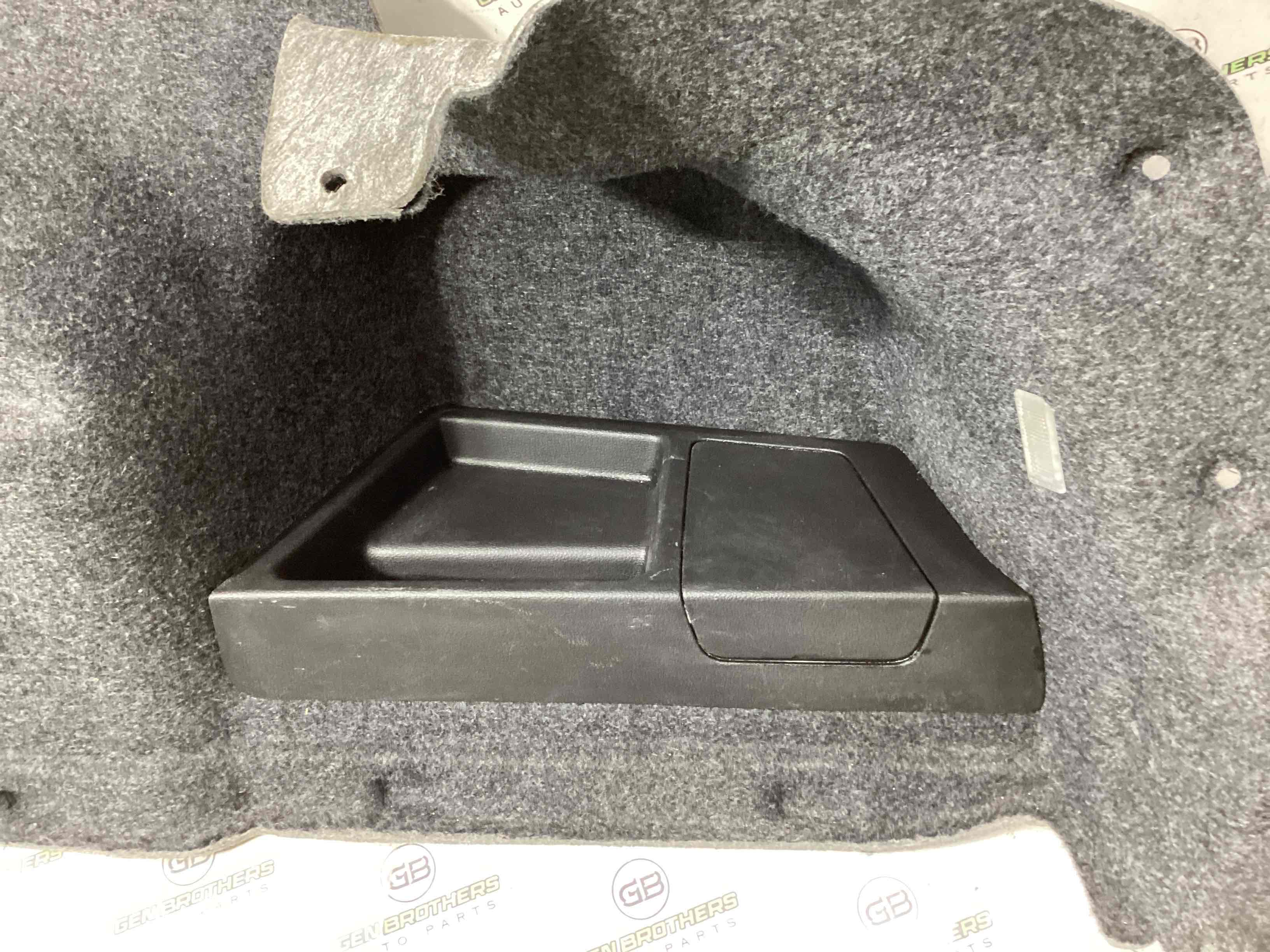 Элементы отделки багажника