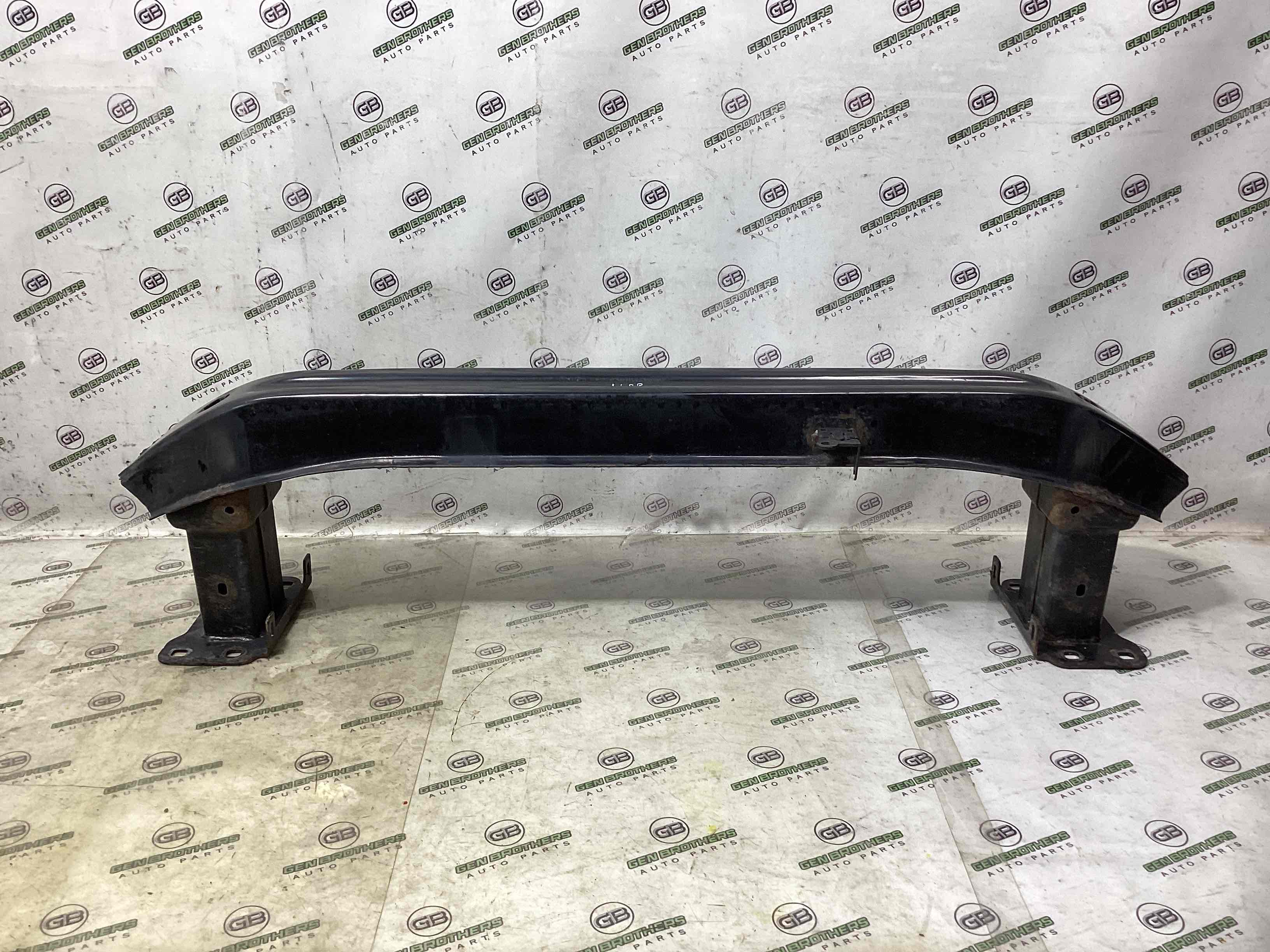 Усилитель бампера переднего