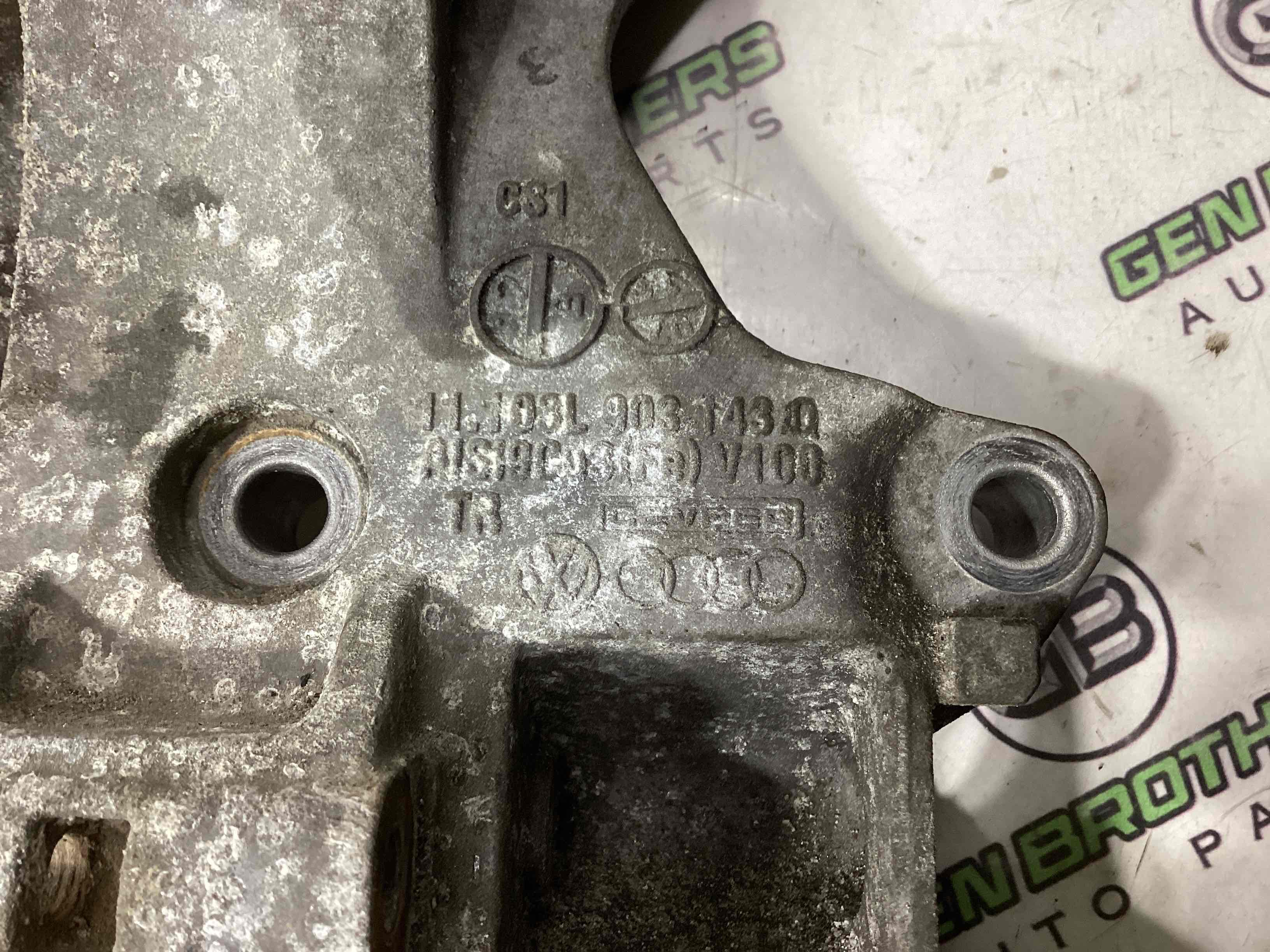 Генератор, кронштейн генератора