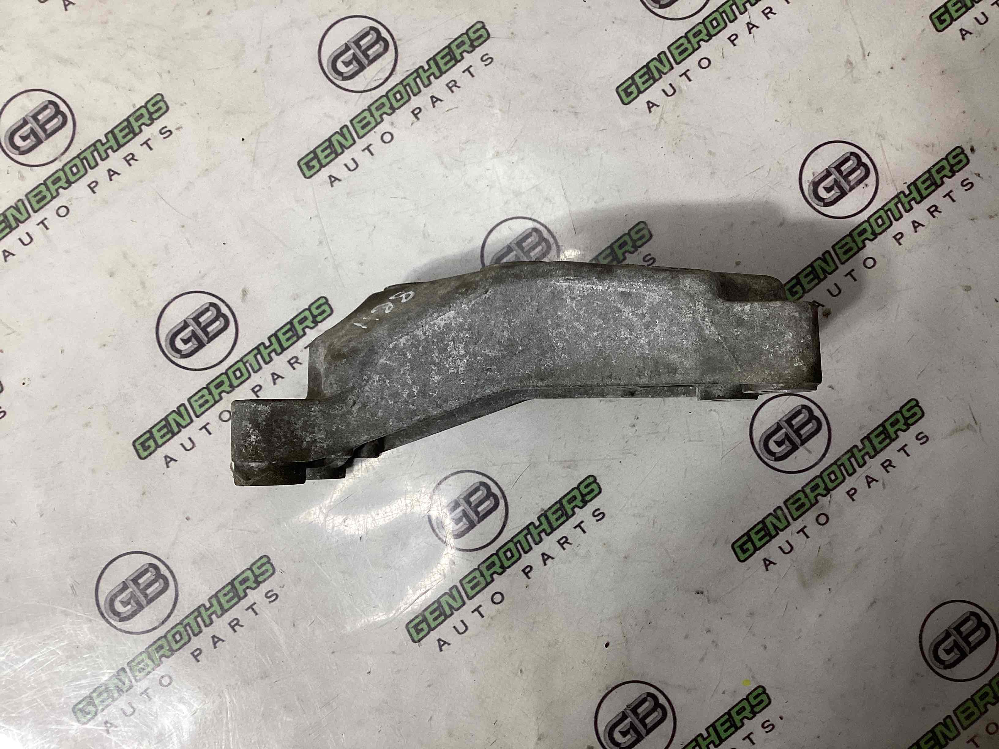 Кронштейн двигателя