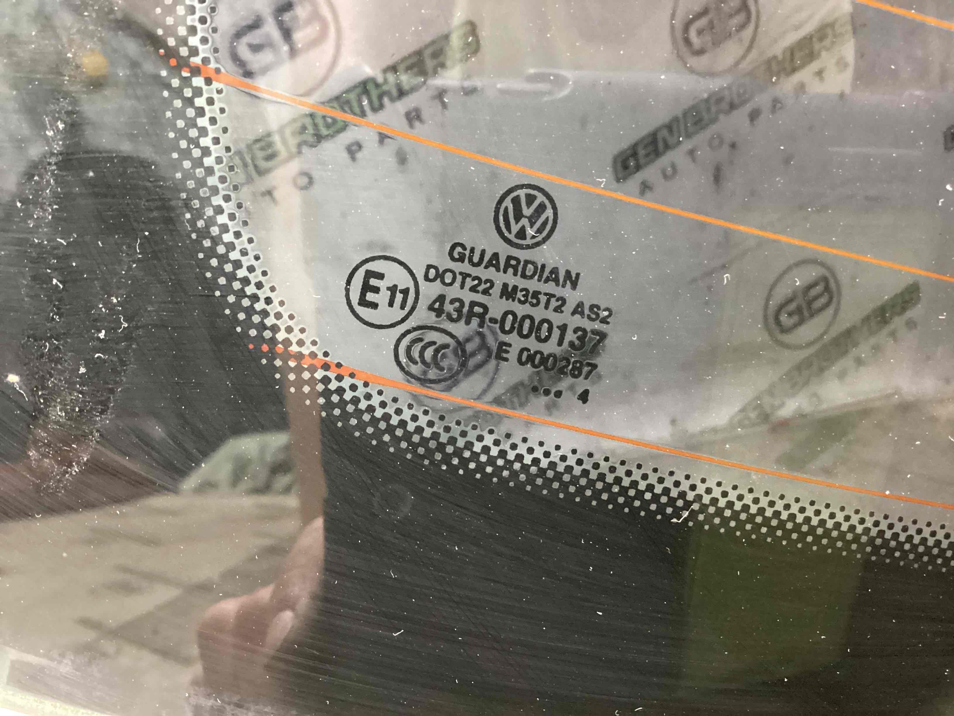 Стекло заднее