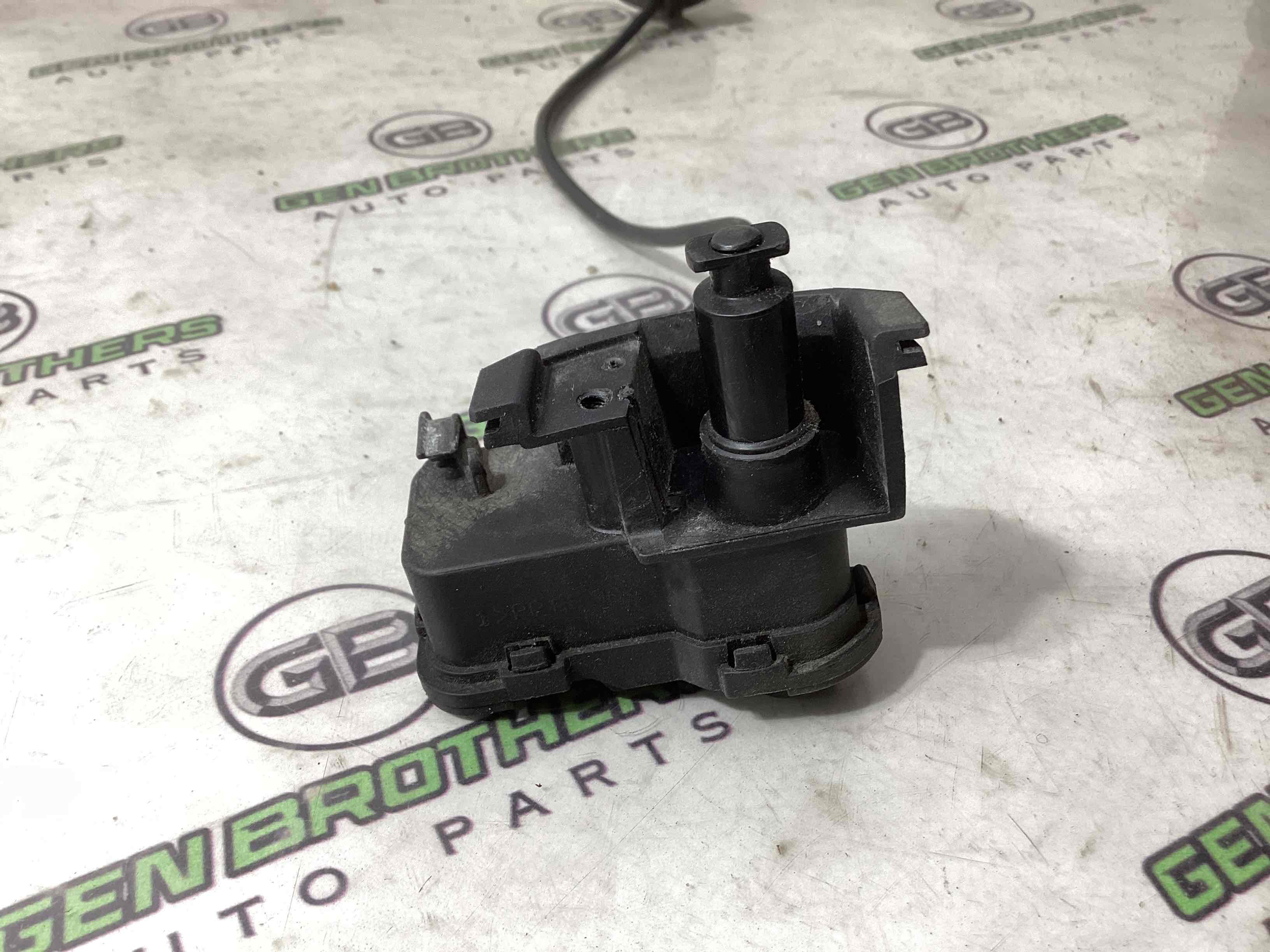 Замок лючка бензобака