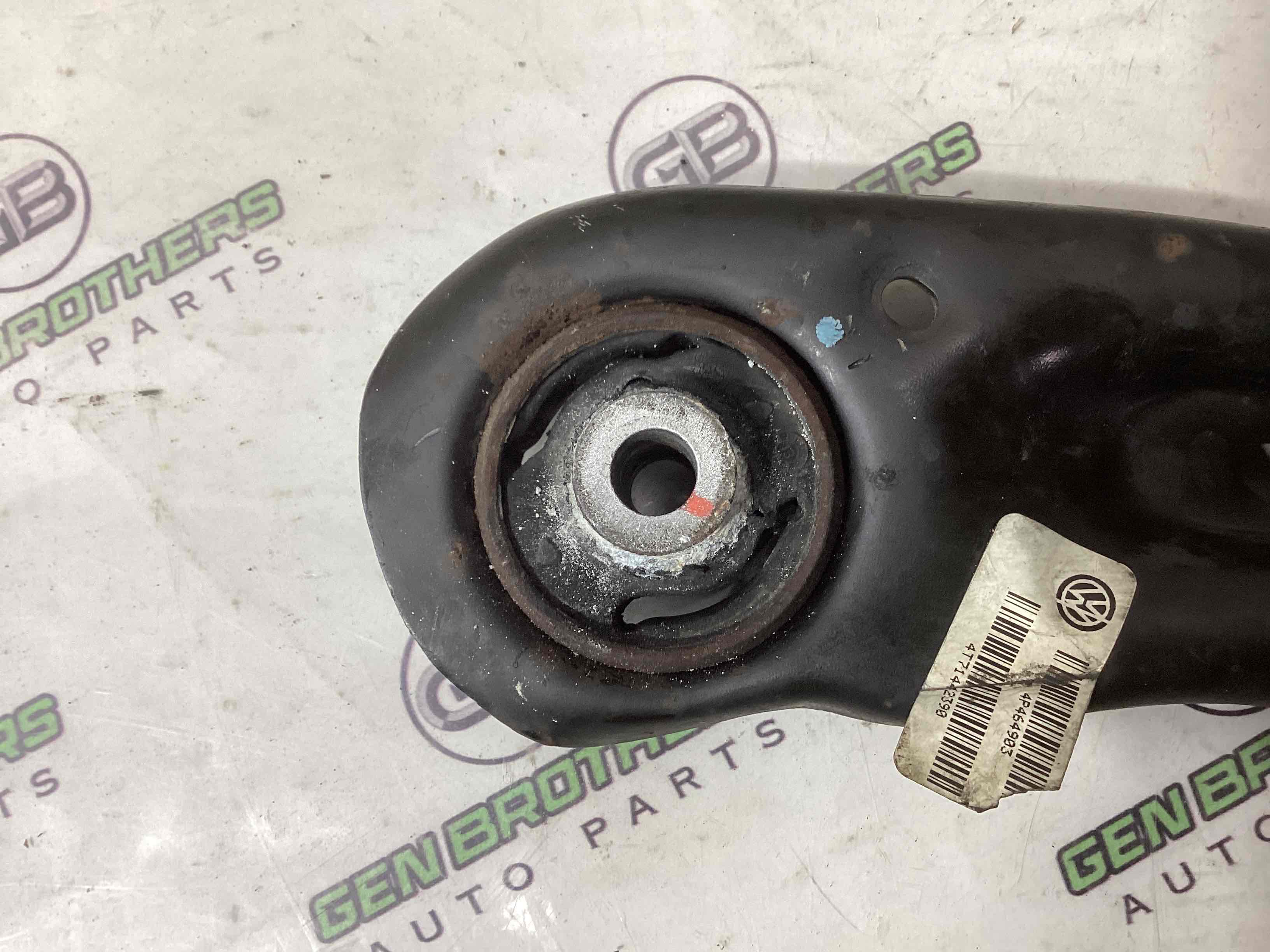 Рычаг передний правый