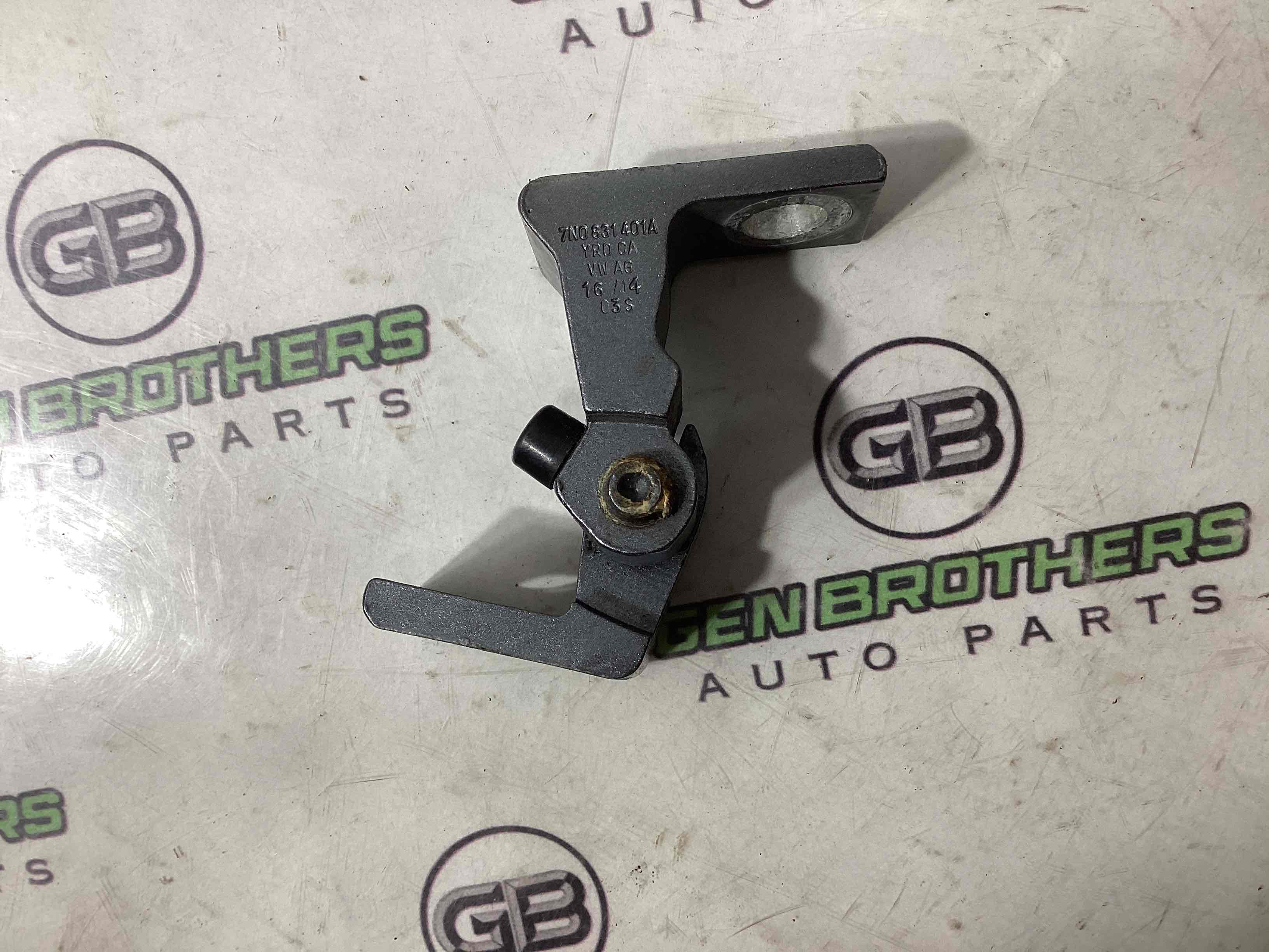 Петля двери, замок двери