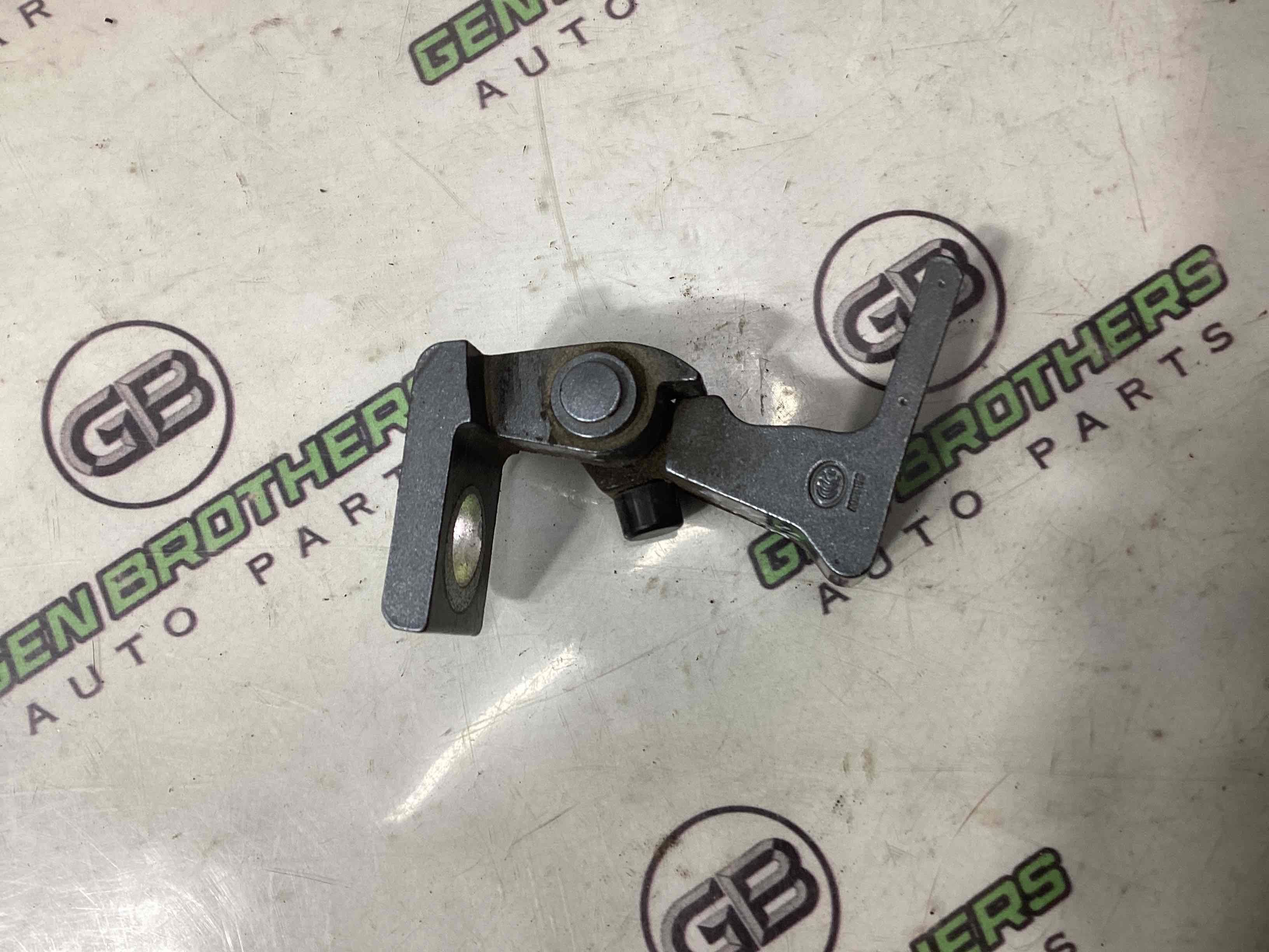 Петля двери, замок двери