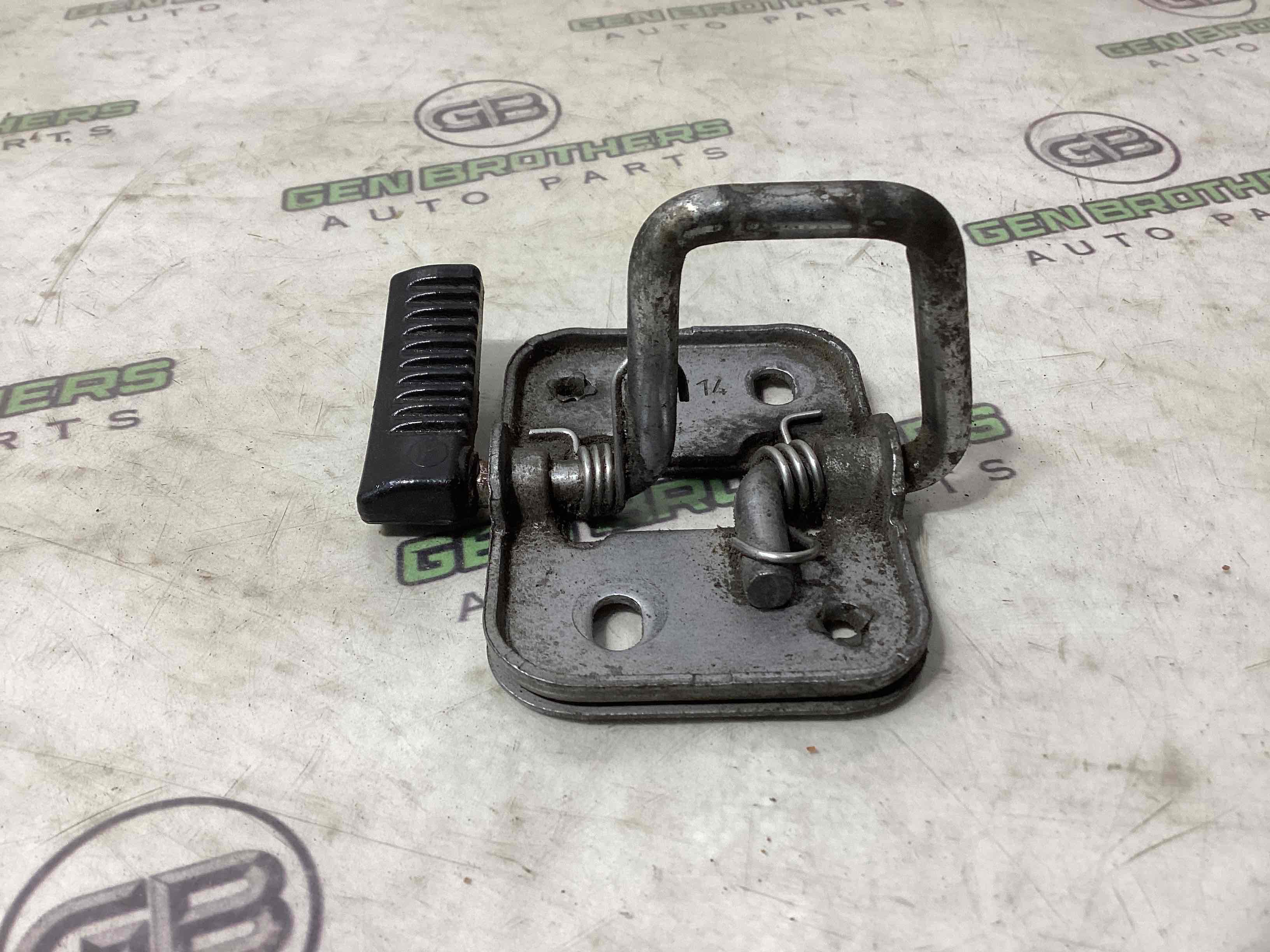 Замок капота, трос капота