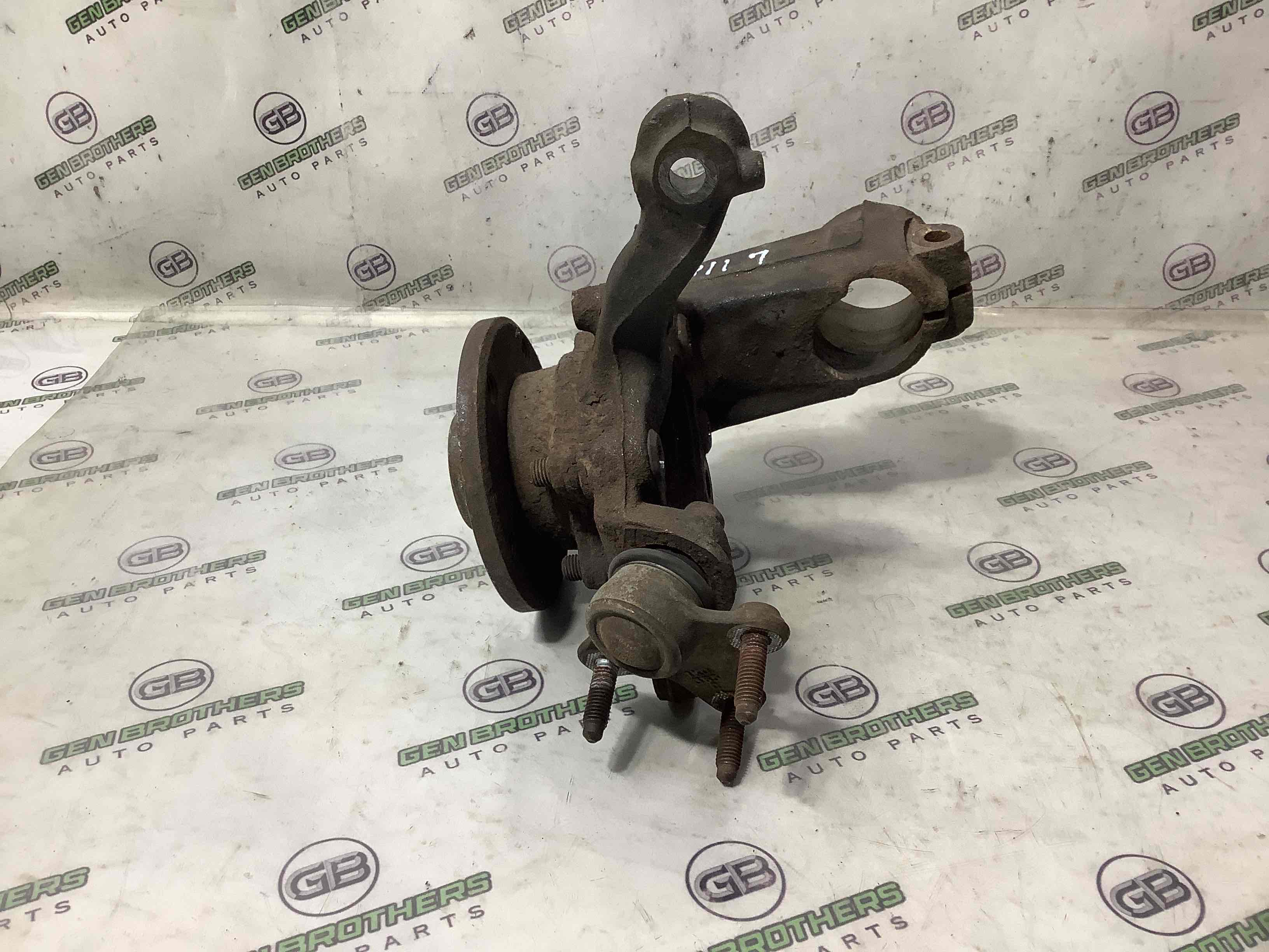 Кулак поворотный левый