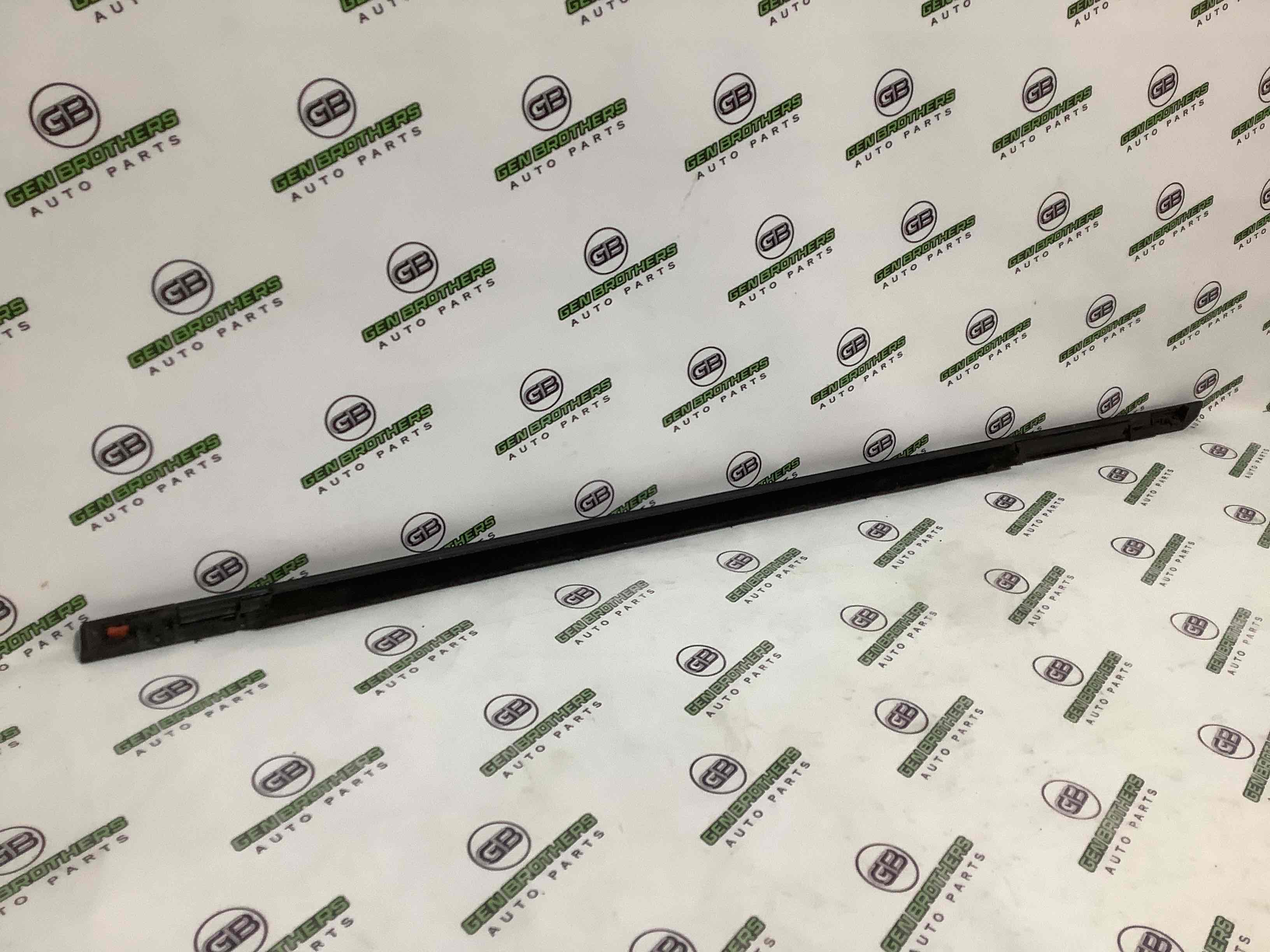 Ущільнювач скла, двері