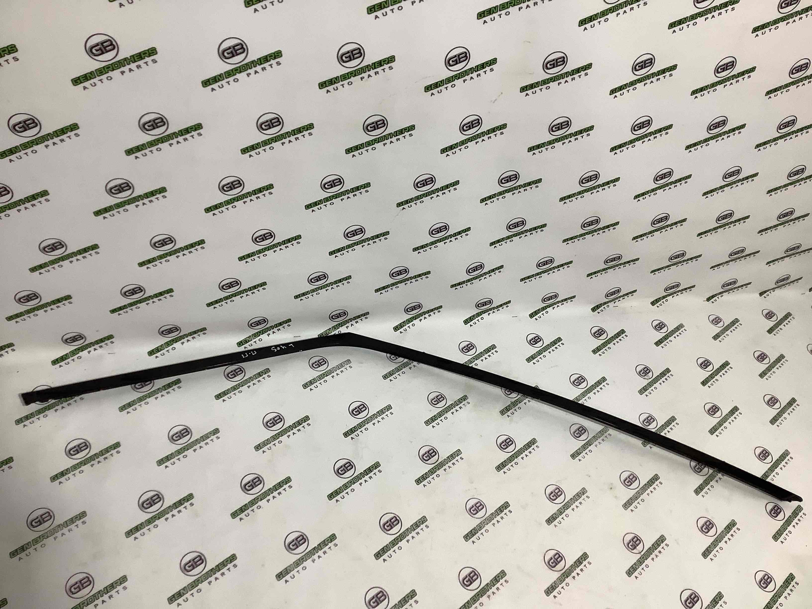 Молдинг двері передньої правої