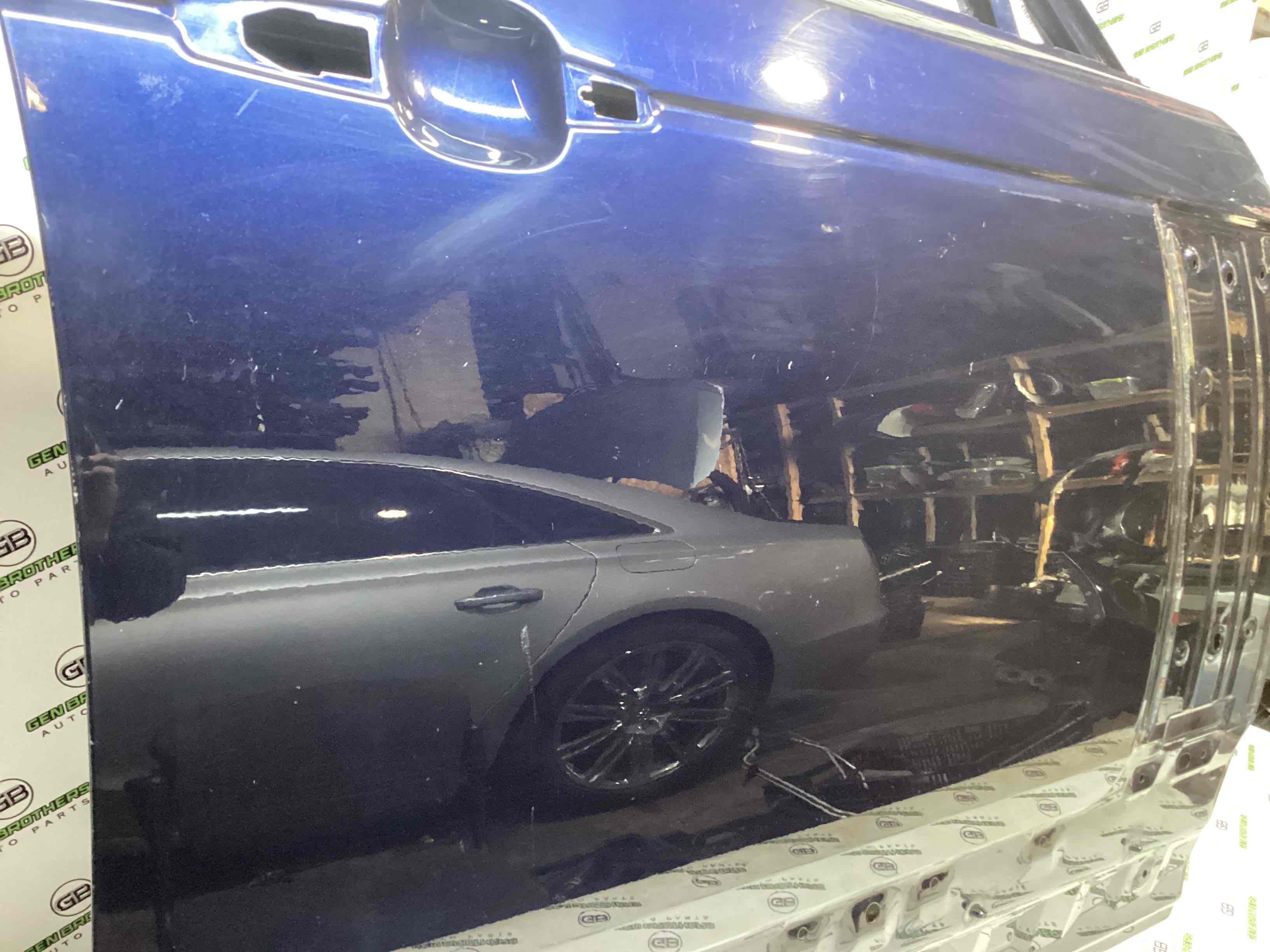 Двері передні права