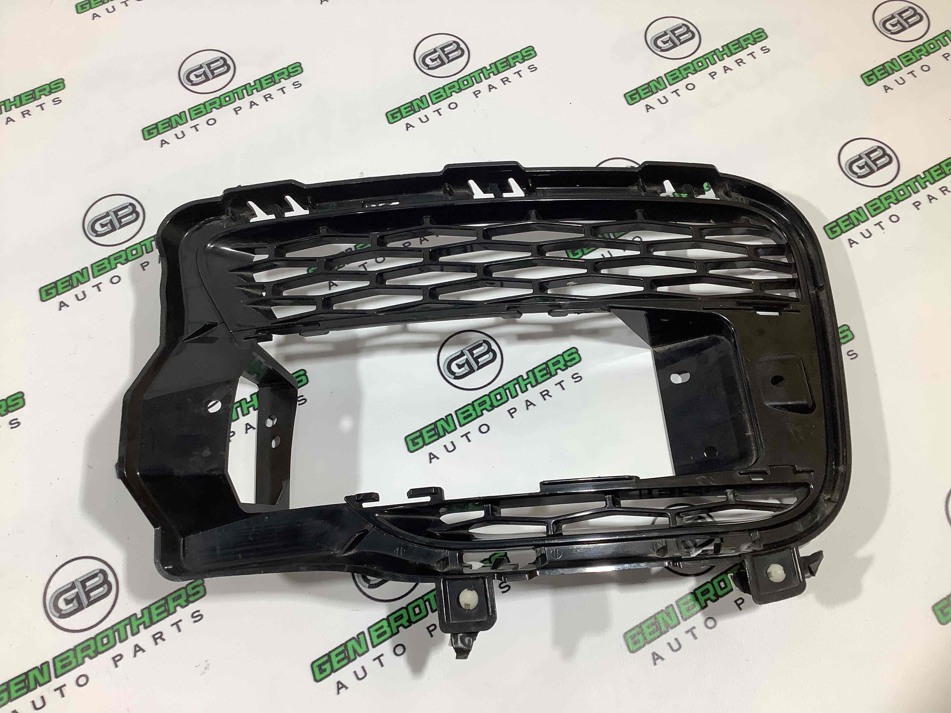 Заглушка, вставка решітка в бампер