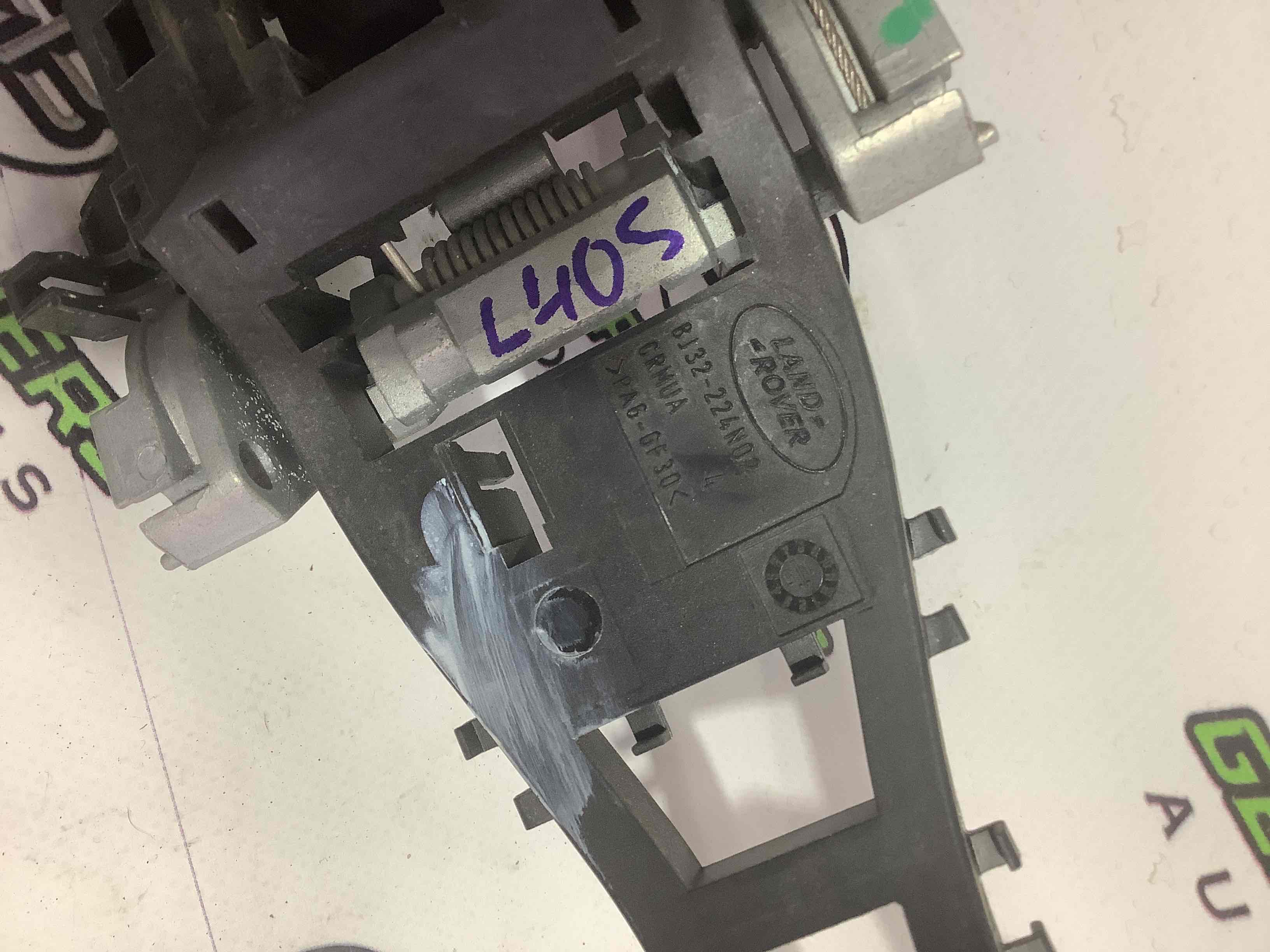 Кронштейн ручки дверей