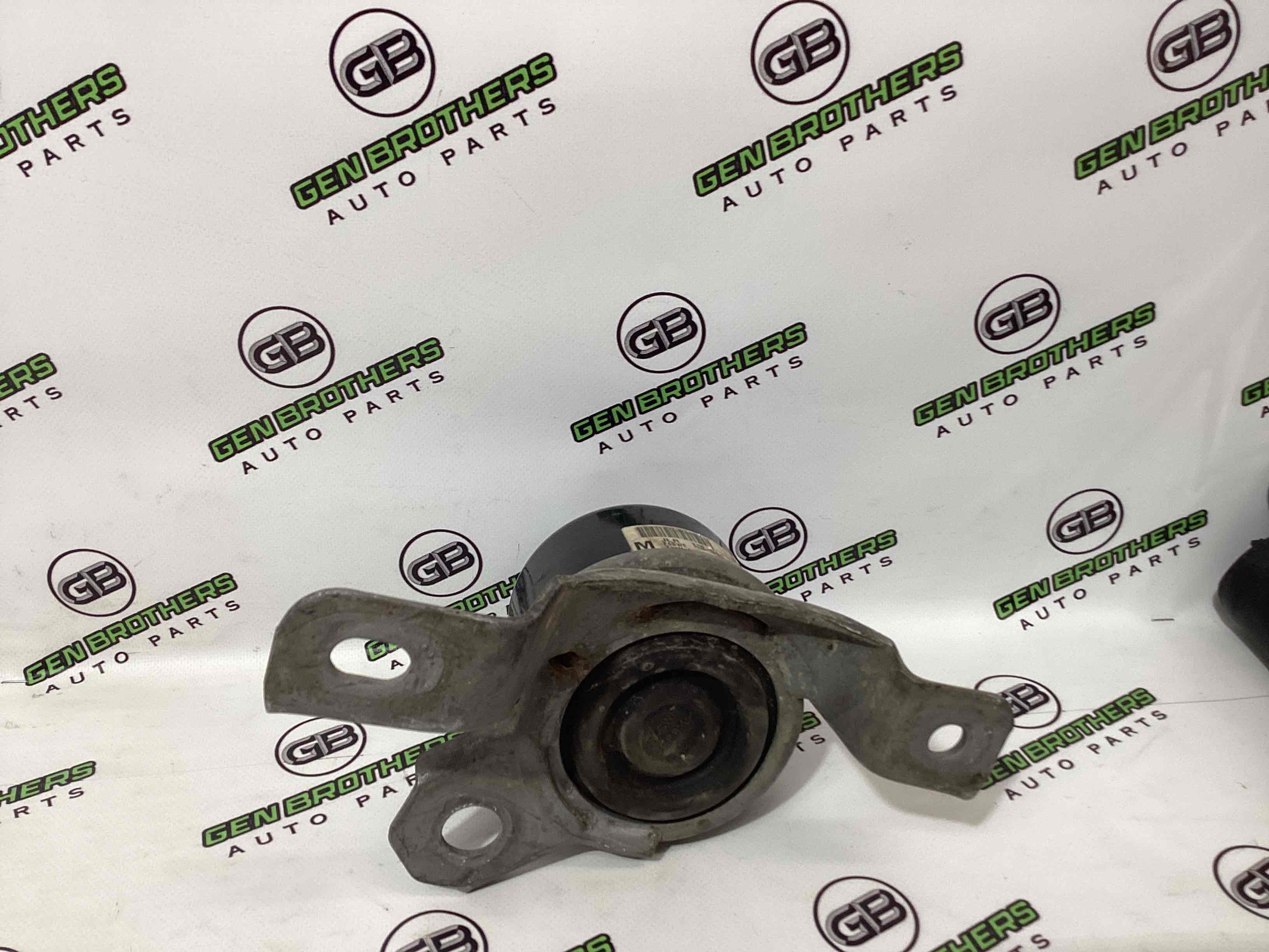 Подушка кріплення двигуна