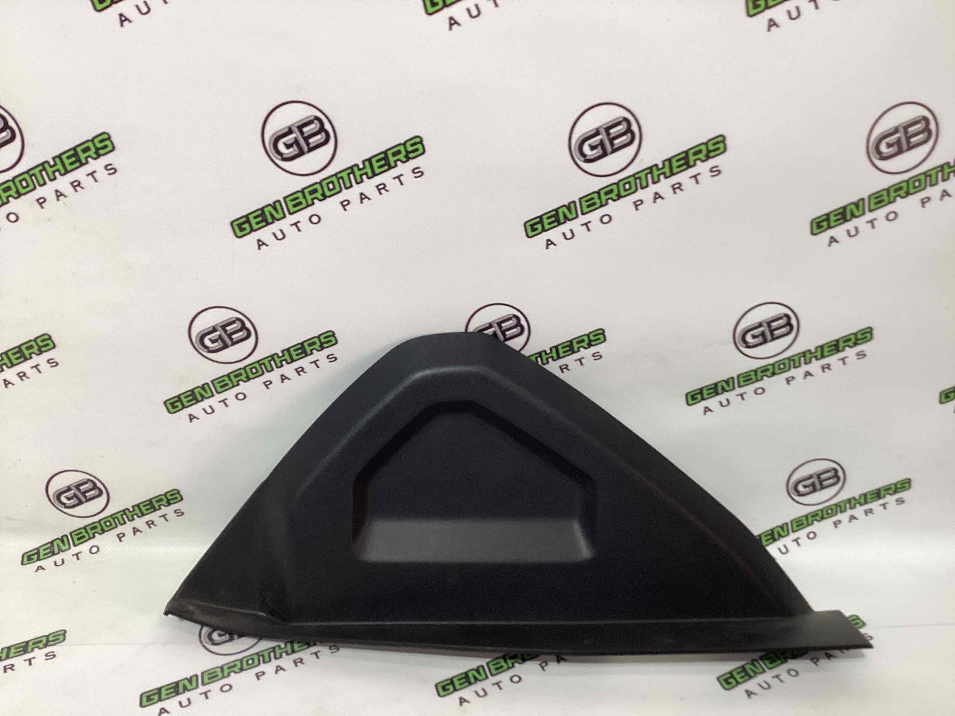 Пластикові елементи салону