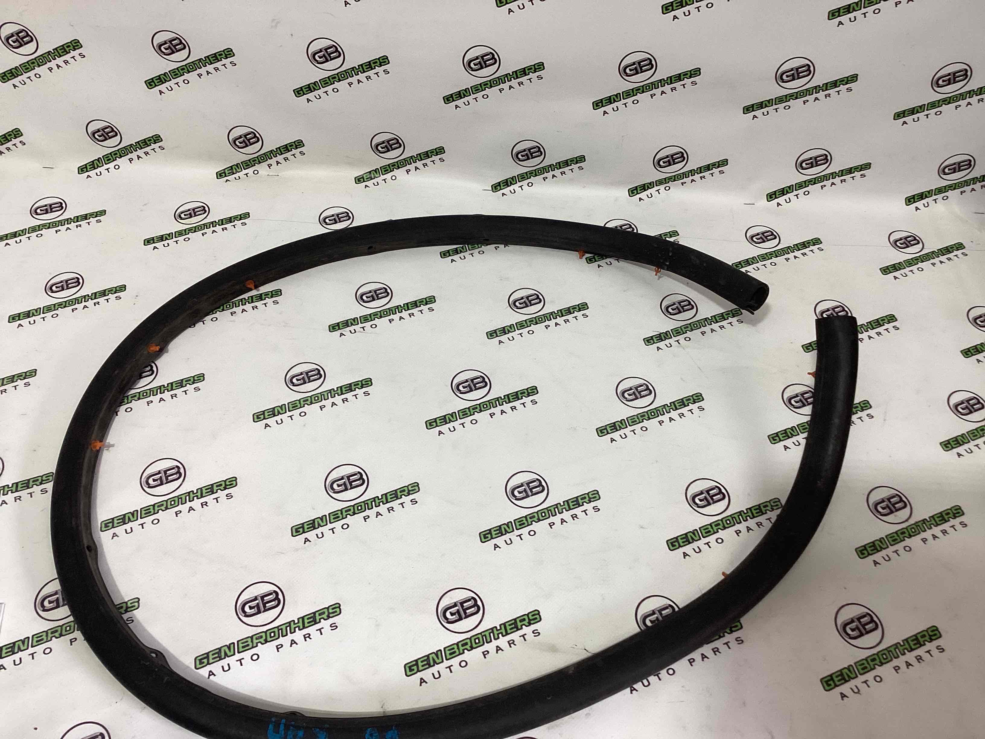 Ущільнювач капота, ізолятор, шуба