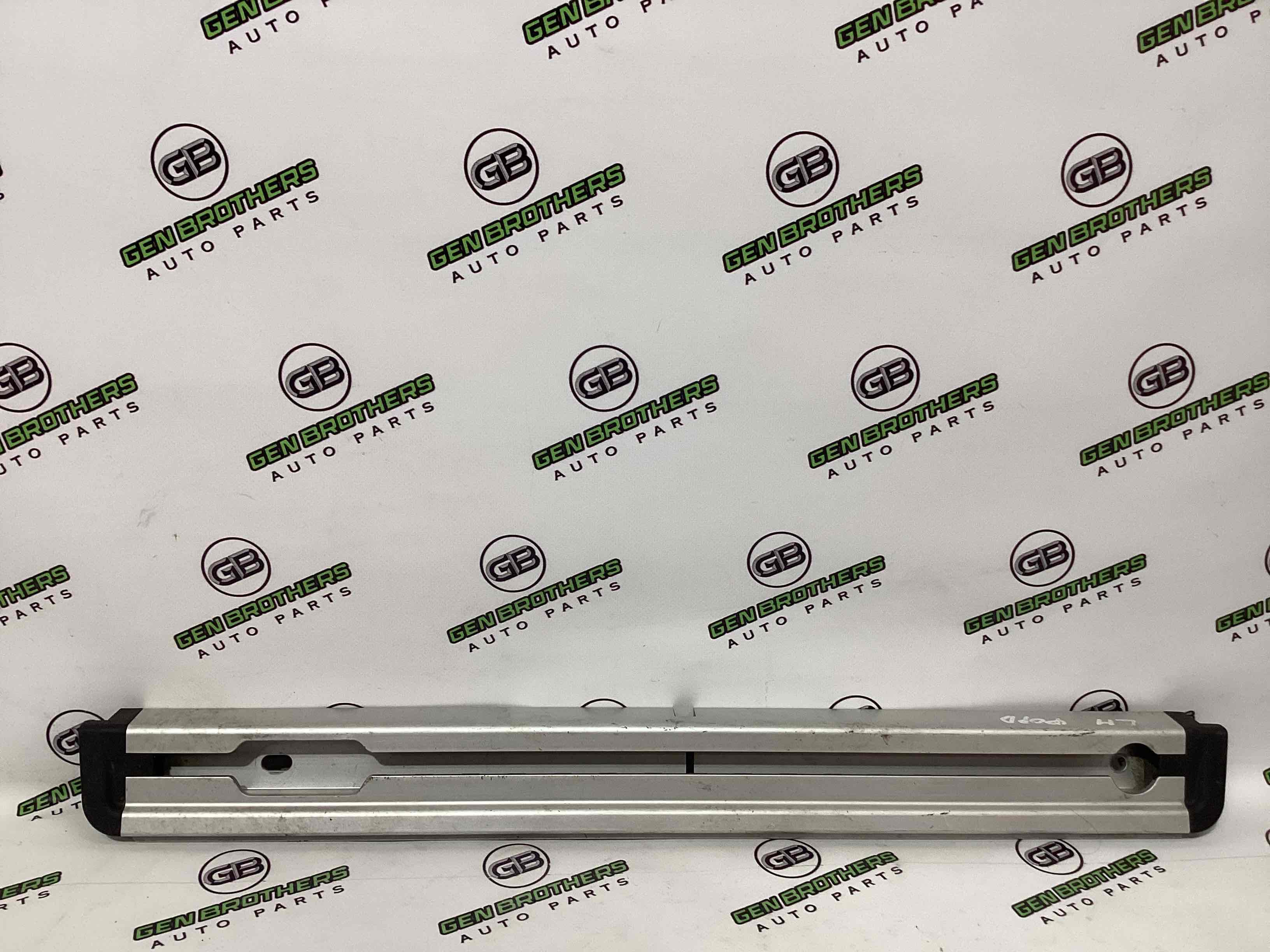 Елементи оздоблення багажника