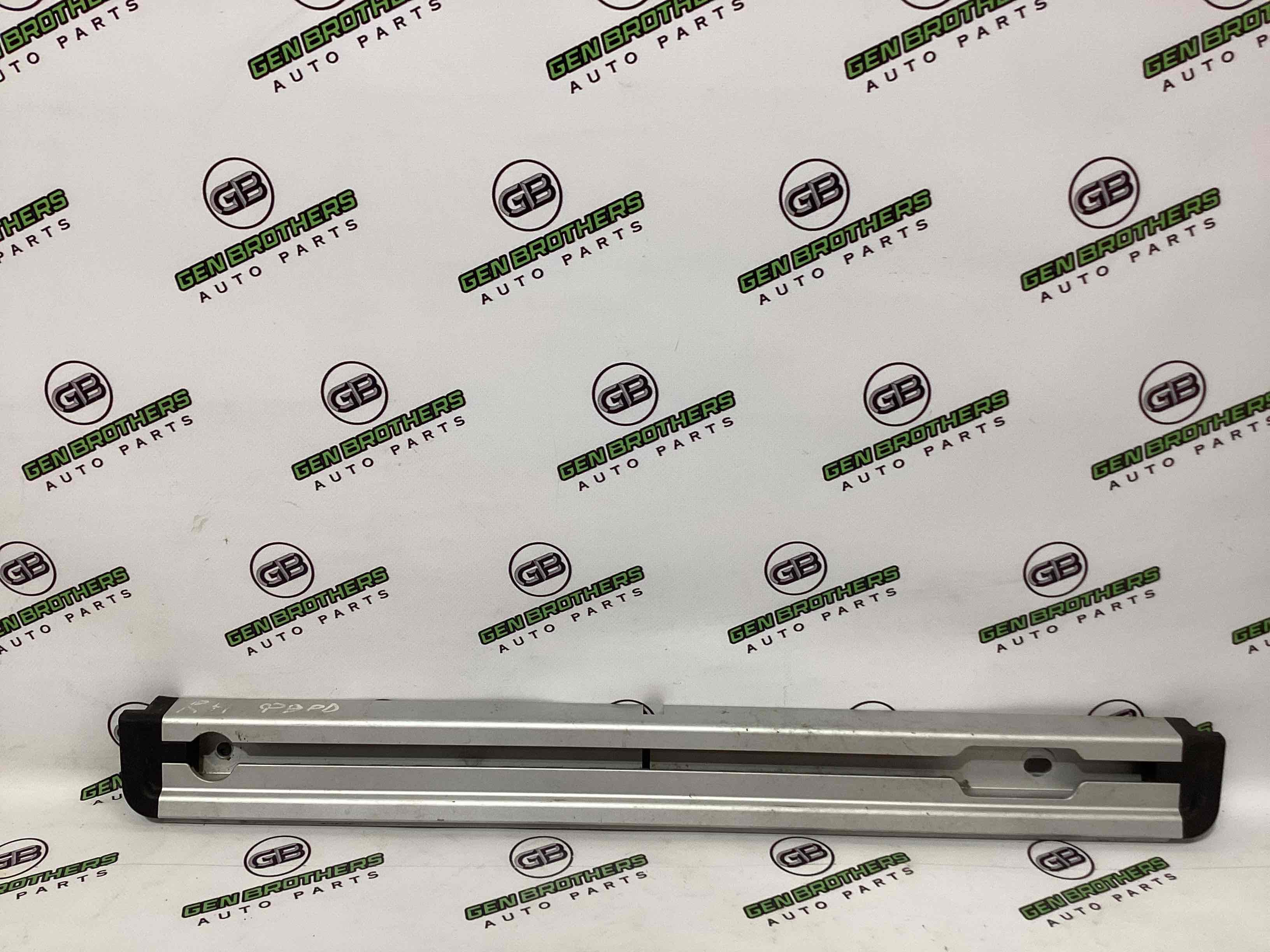 Елементи оздоблення багажника