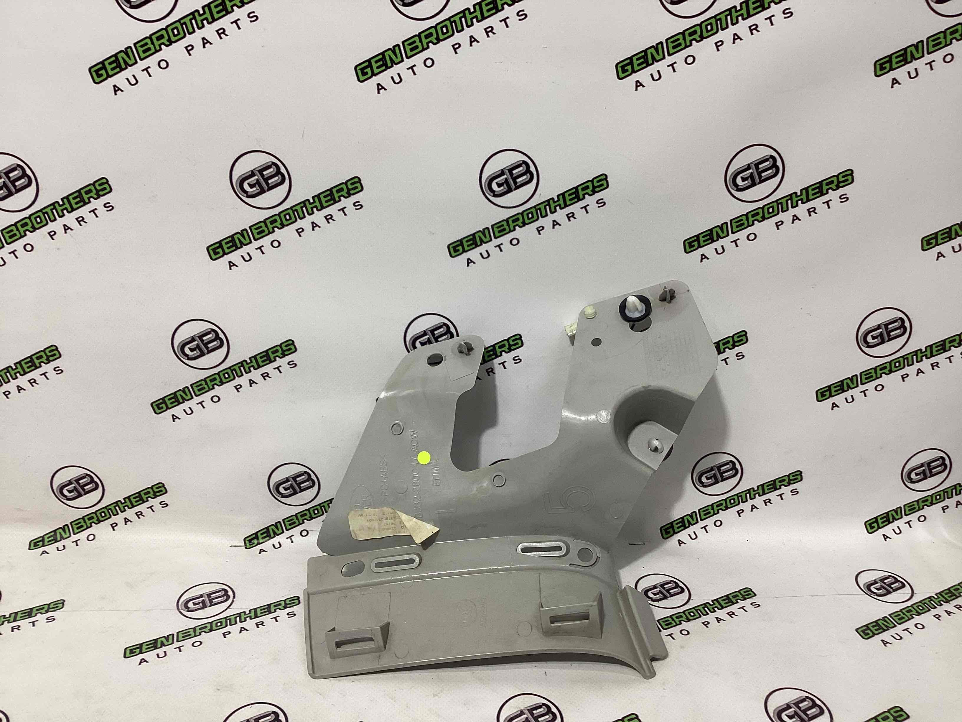 Обшивка задньої стійки ліва