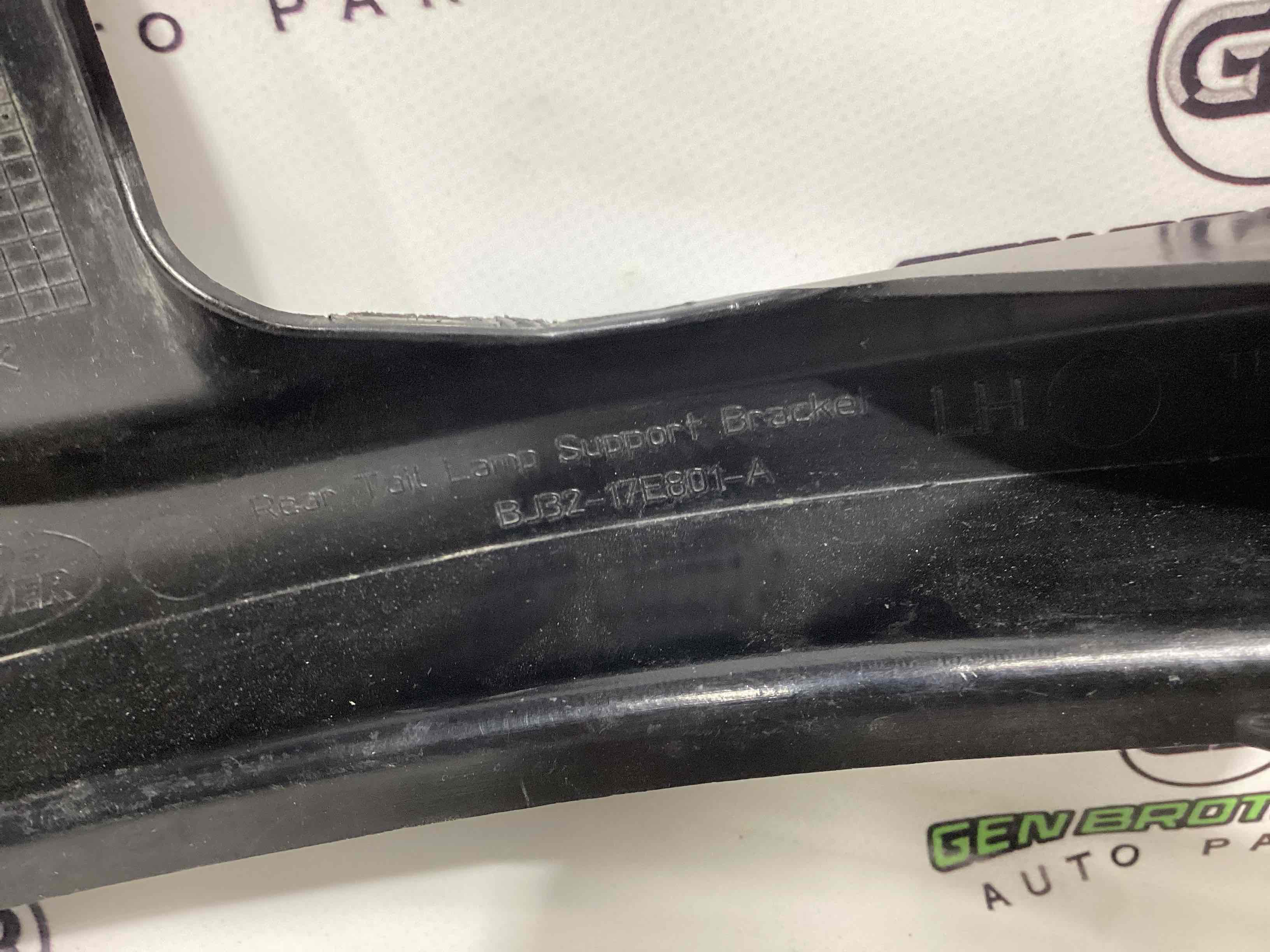 Кріплення заднього бампера ліве