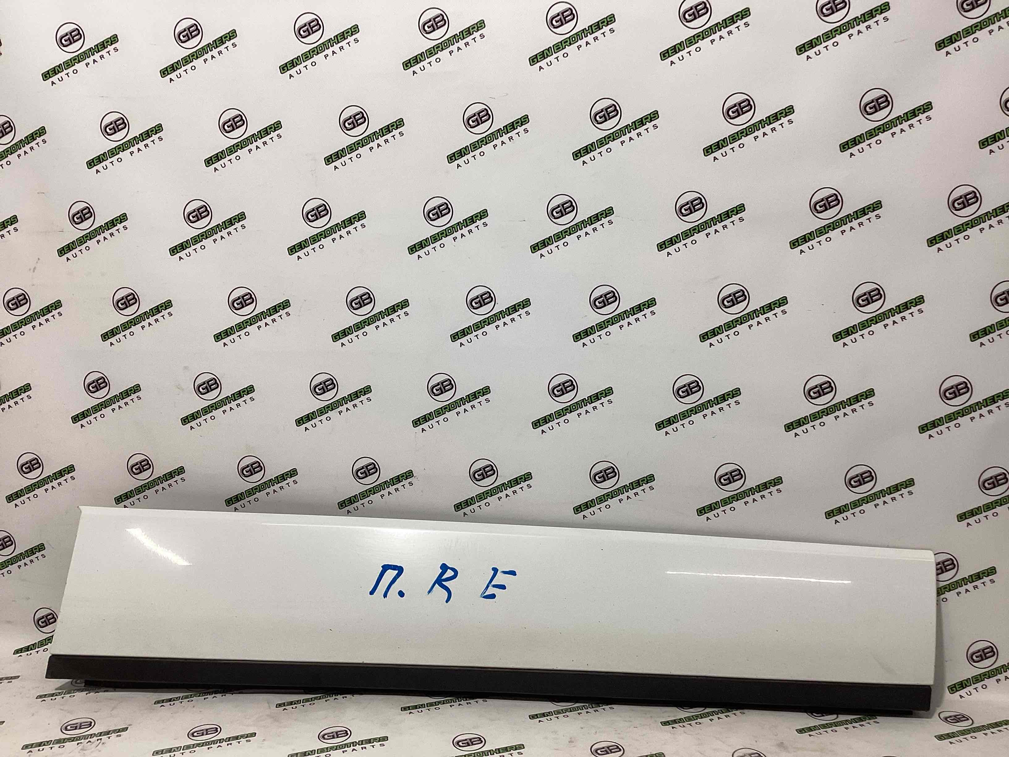 Молдинг двері передньої правої