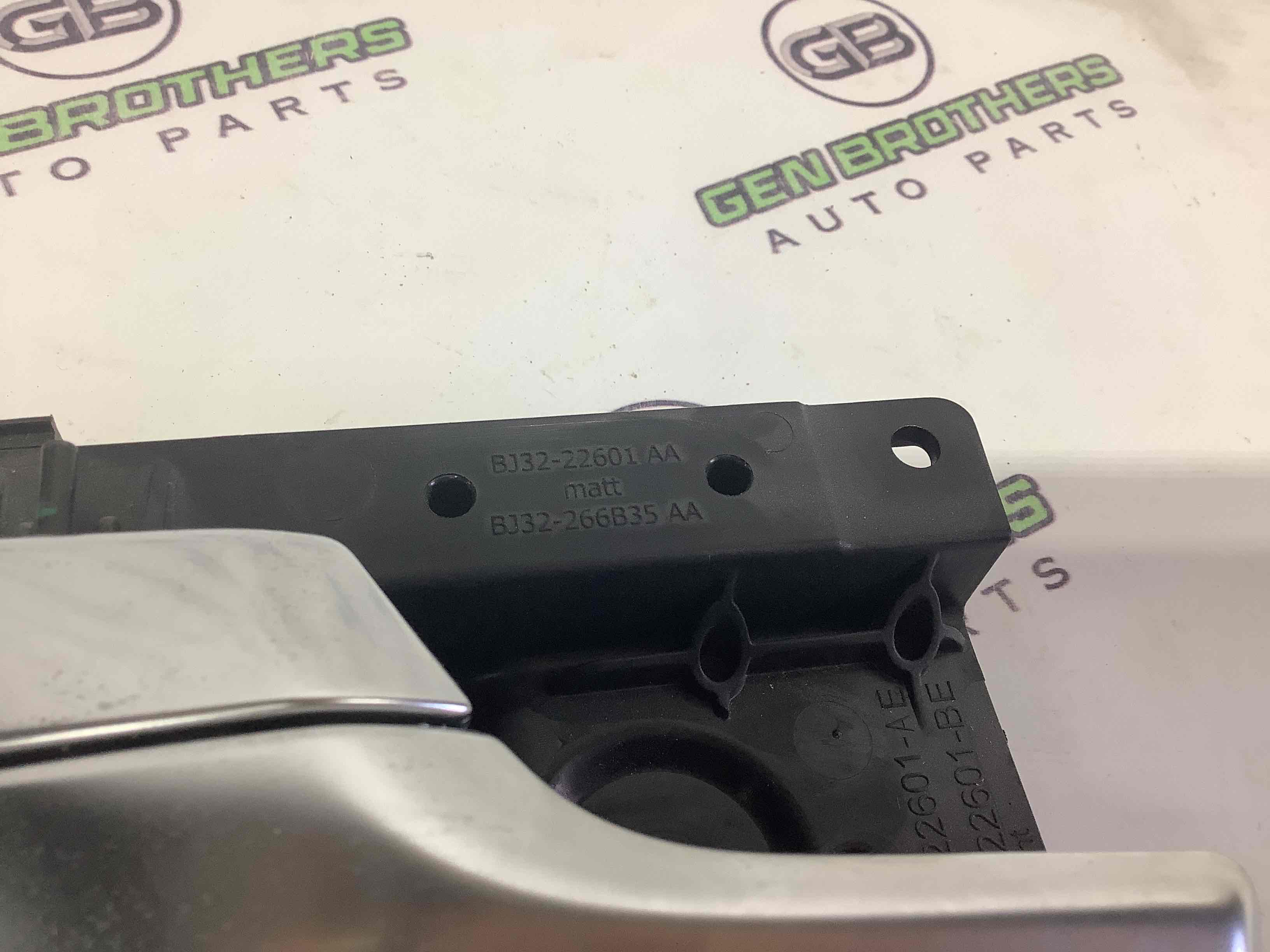 Ручка дверей салону внутрішня, поручень